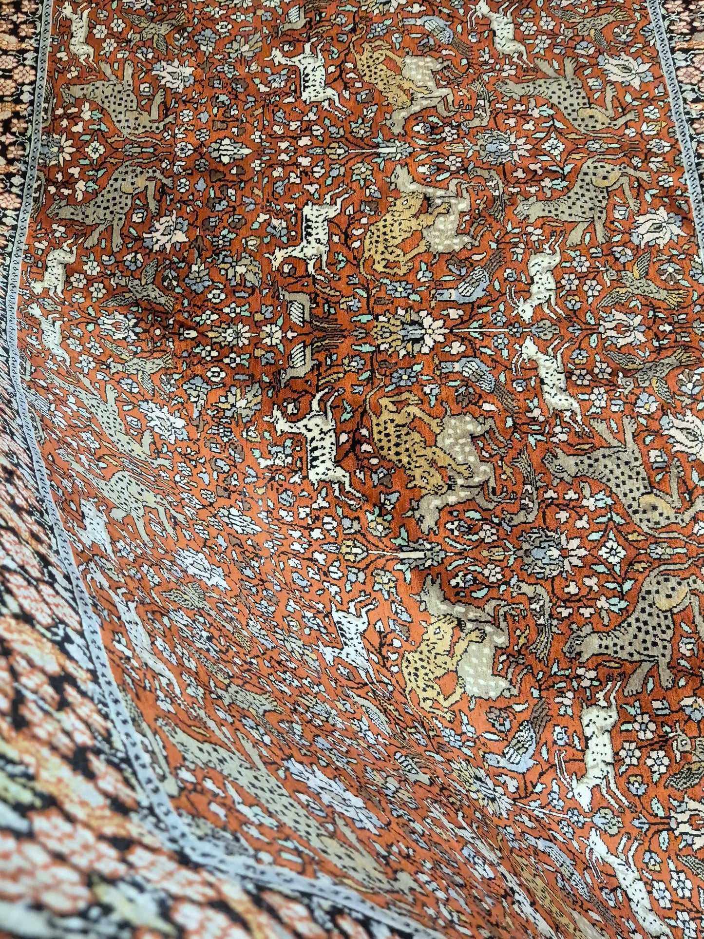 Kashmir Ghom Teppich Naturseide Tiermotiv feine Knüpfung