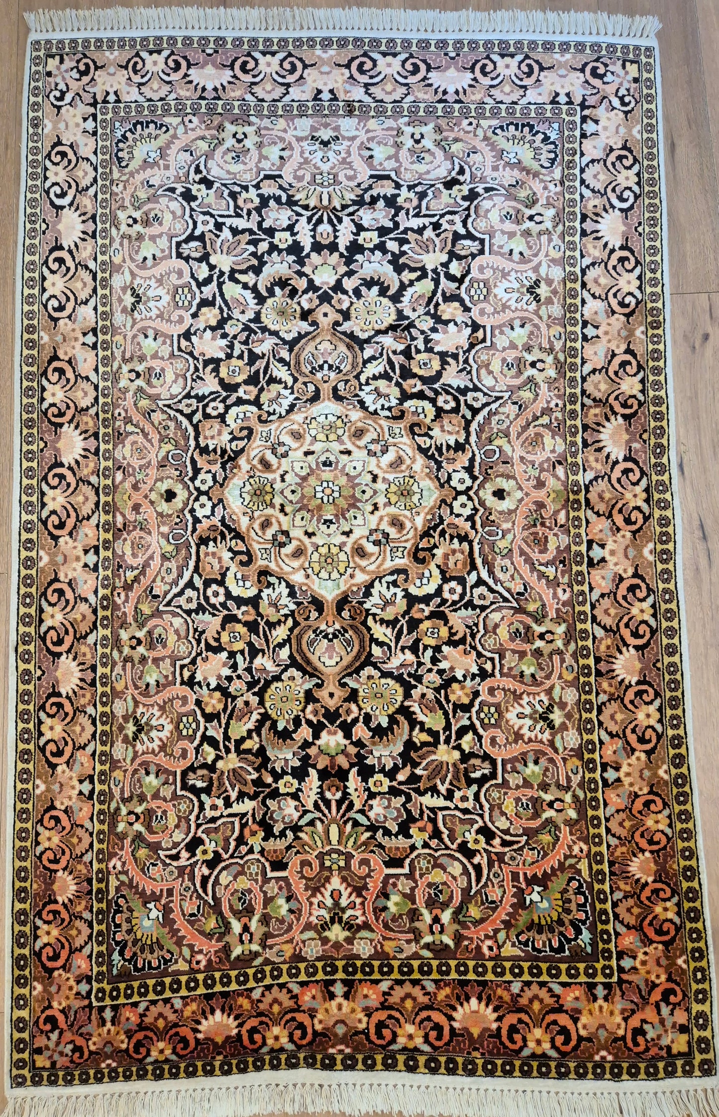 Kashmir Teppich Seide Medaillon feine Knüpfung