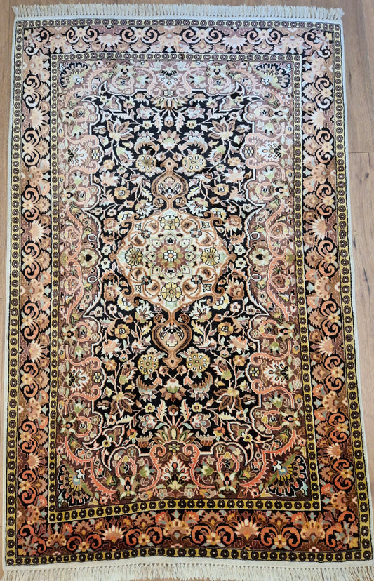 Kashmir Teppich Seide Medaillon feine Knüpfung