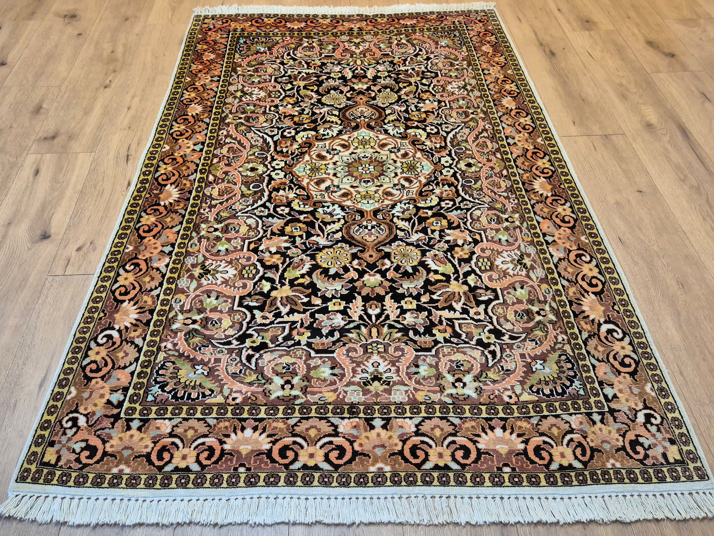 Kashmir Teppich Seide Medaillon feine Knüpfung