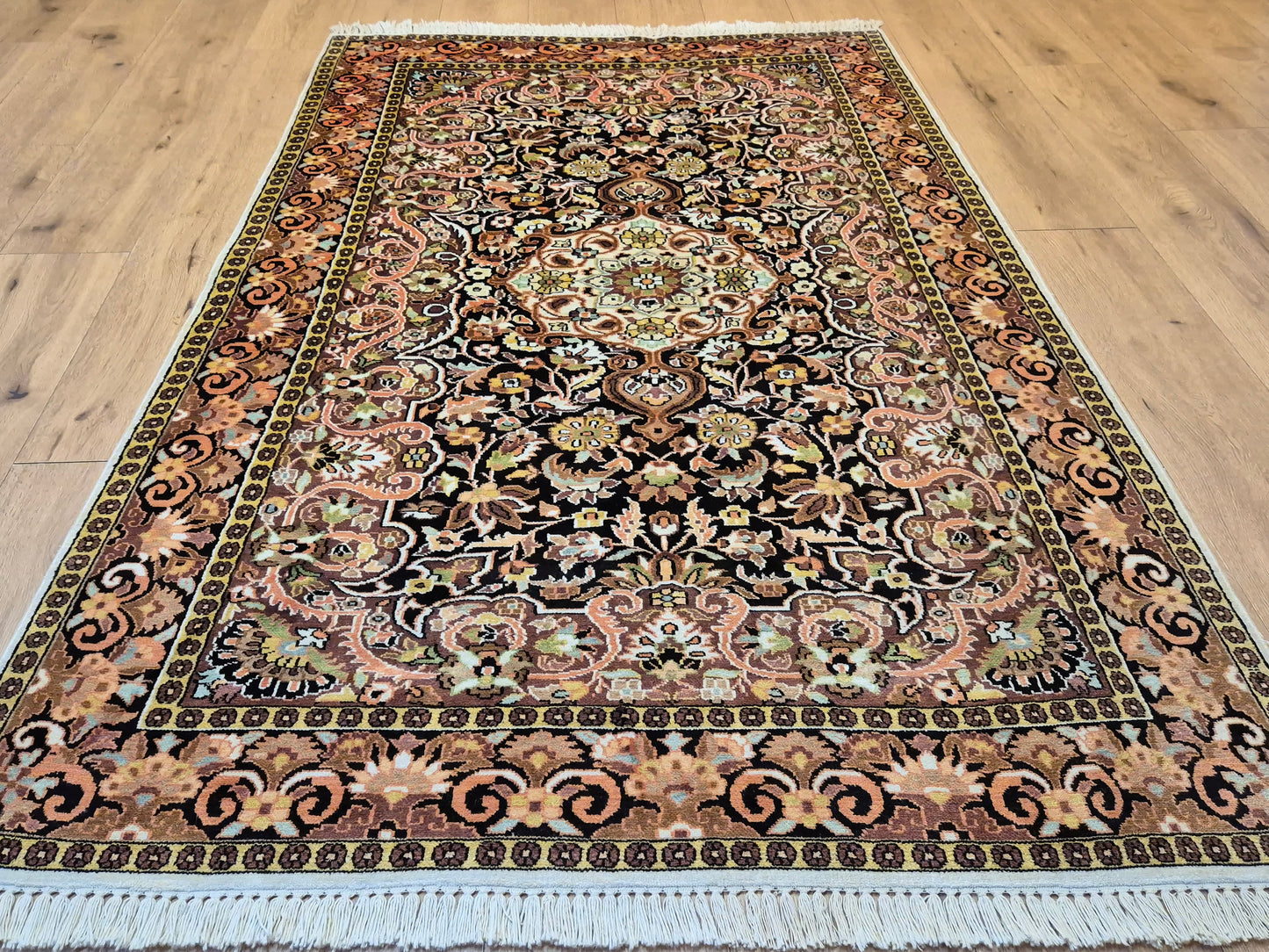 Kashmir Teppich Seide Medaillon feine Knüpfung