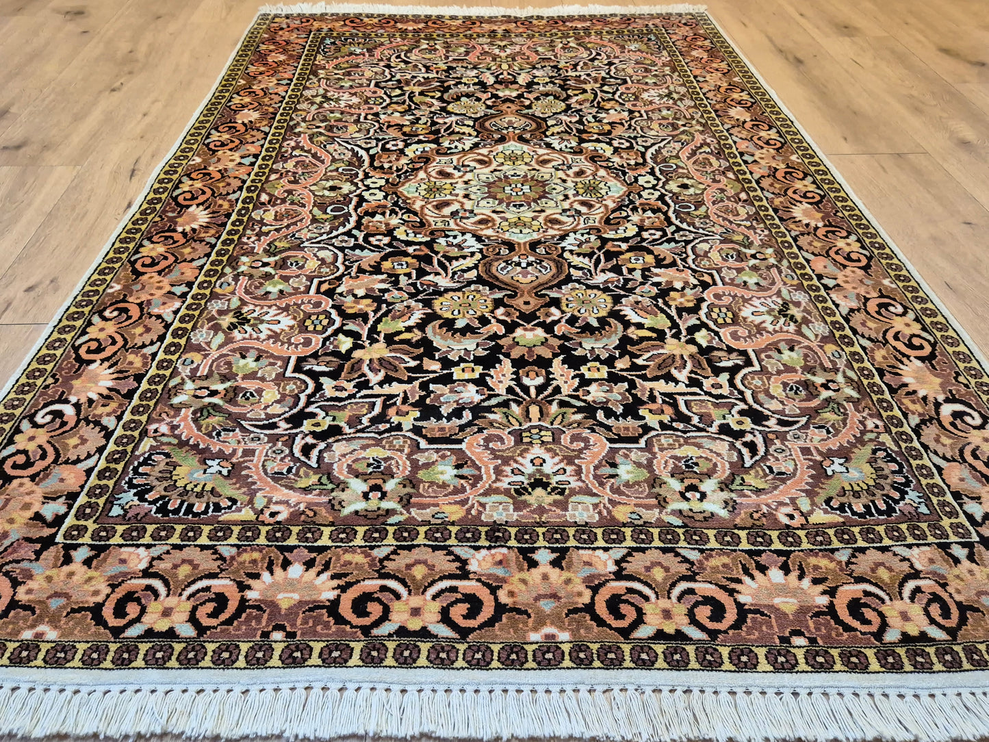 Kashmir Teppich Seide Medaillon feine Knüpfung