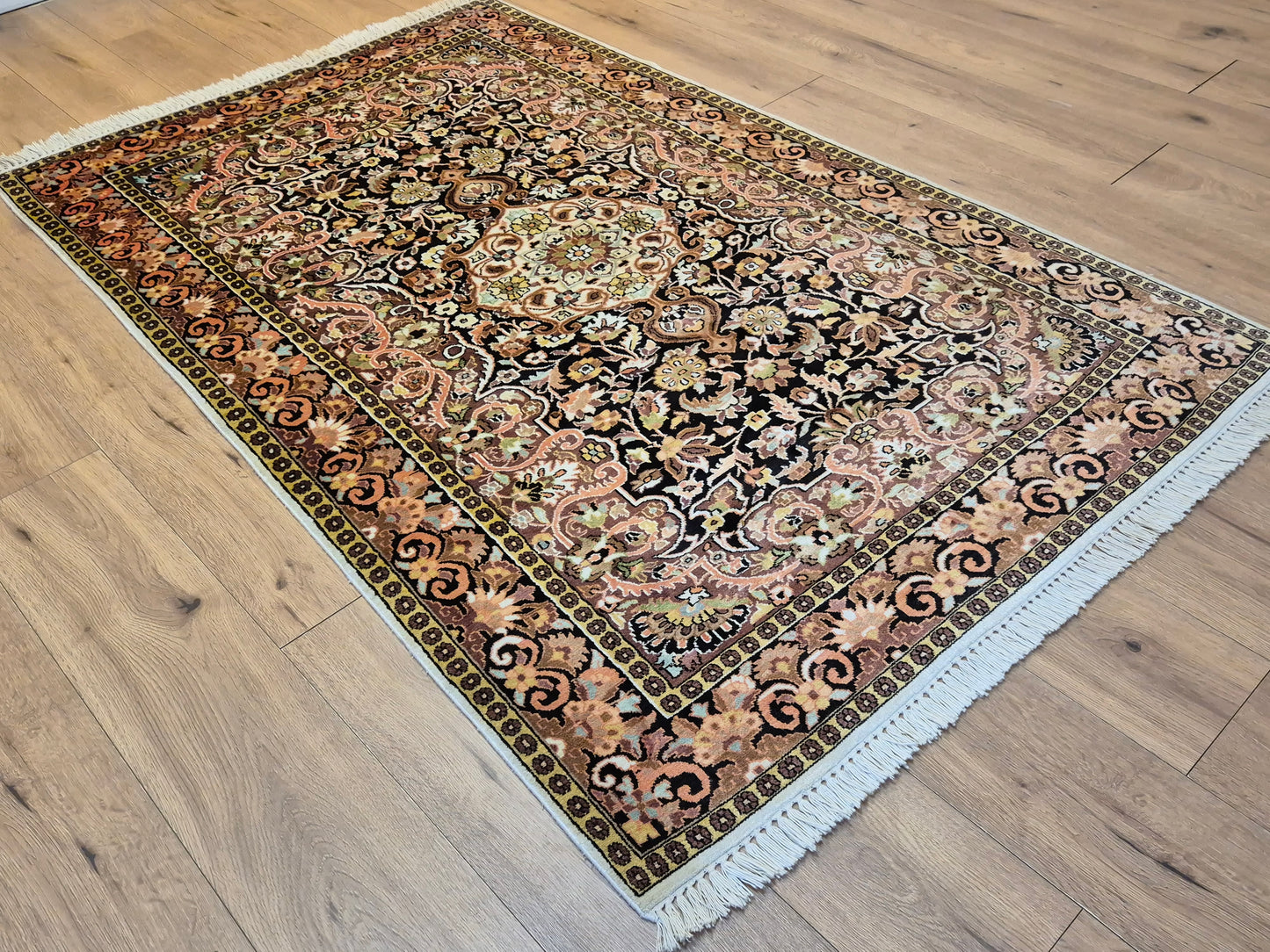 Kashmir Teppich Seide Medaillon feine Knüpfung