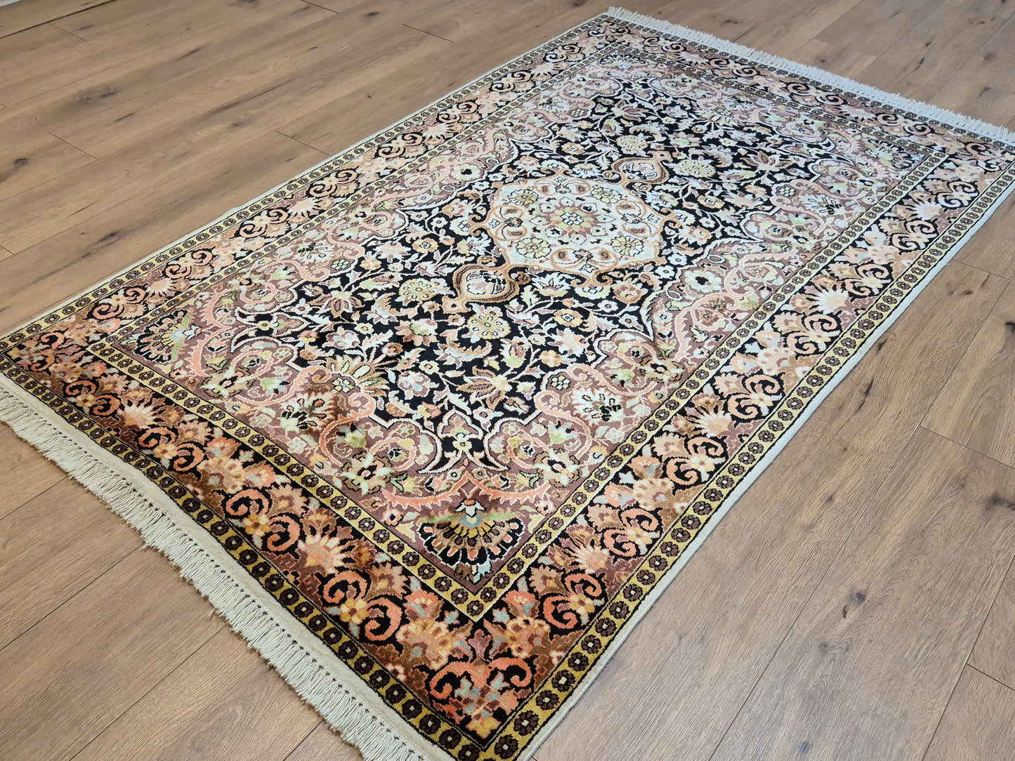 Kashmir Teppich Seide Medaillon feine Knüpfung