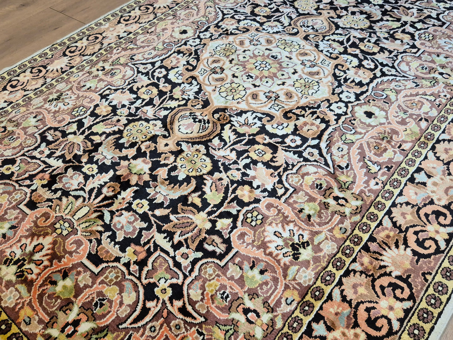 Kashmir Teppich Seide Medaillon feine Knüpfung