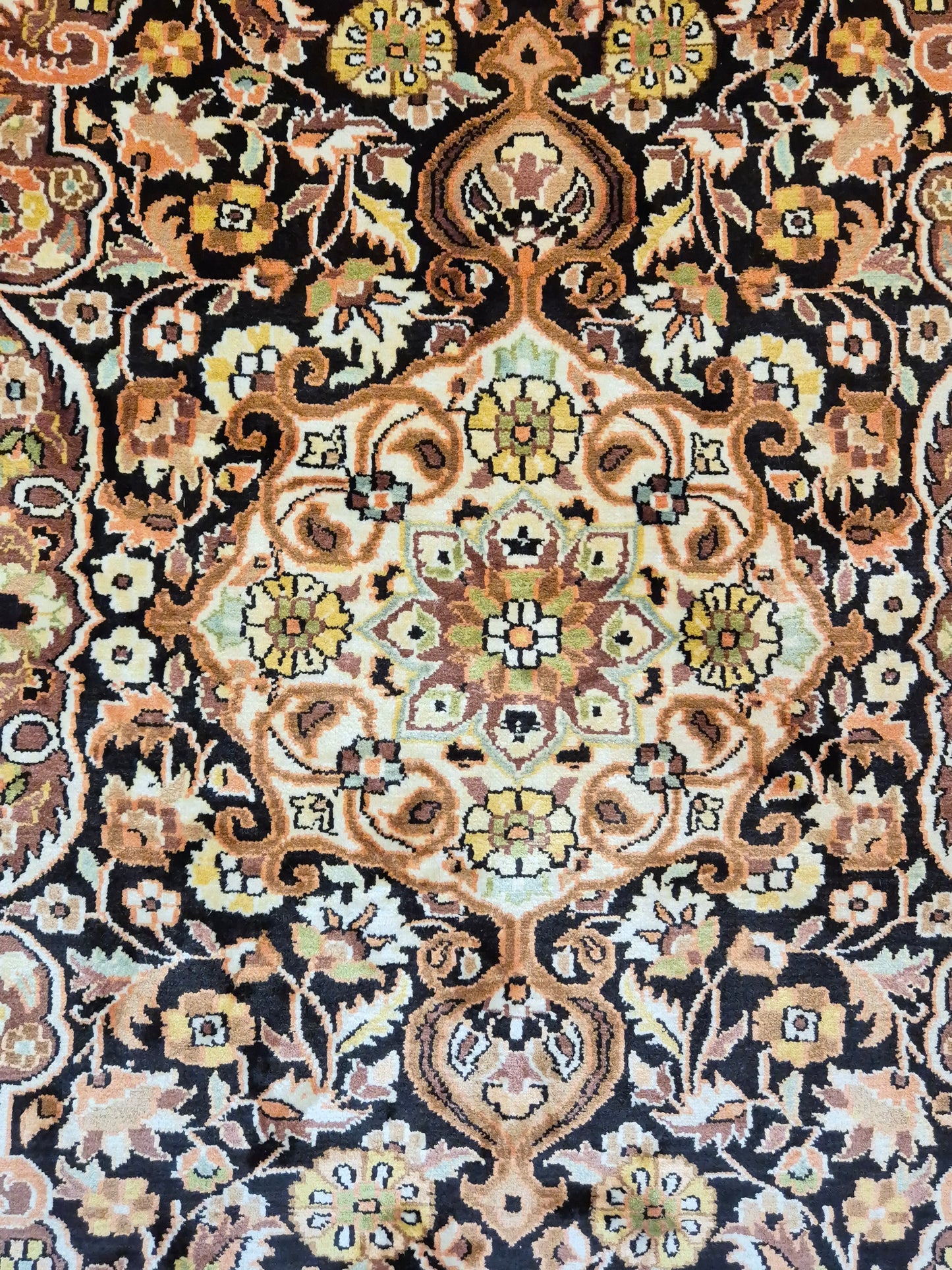 Kashmir Teppich Seide Medaillon feine Knüpfung