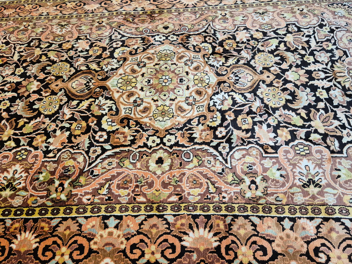 Kashmir Teppich Seide Medaillon feine Knüpfung