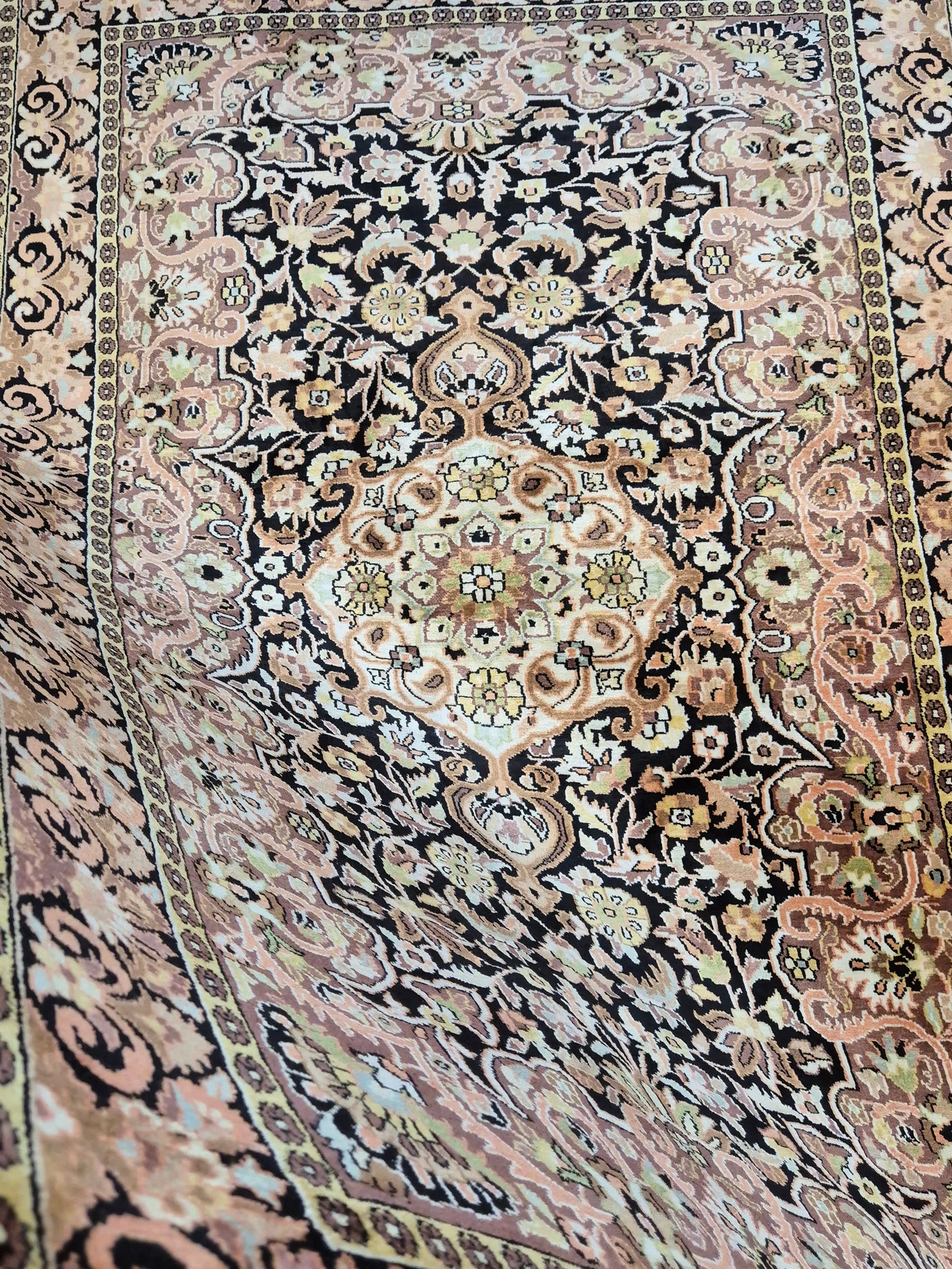 Kashmir Teppich Seide Medaillon feine Knüpfung