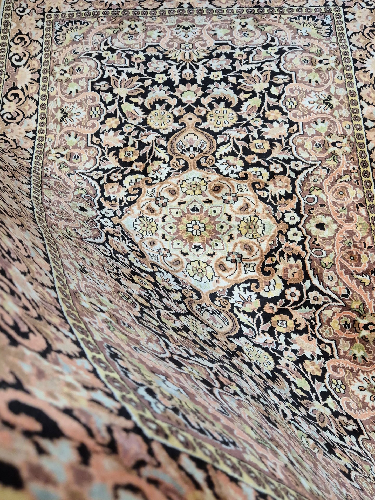 Kashmir Teppich Seide Medaillon feine Knüpfung