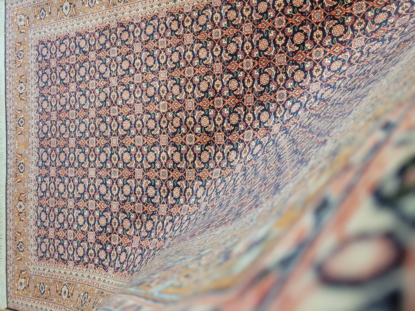 Täbriz Teppich Korkwolle fein florales Allover Muster