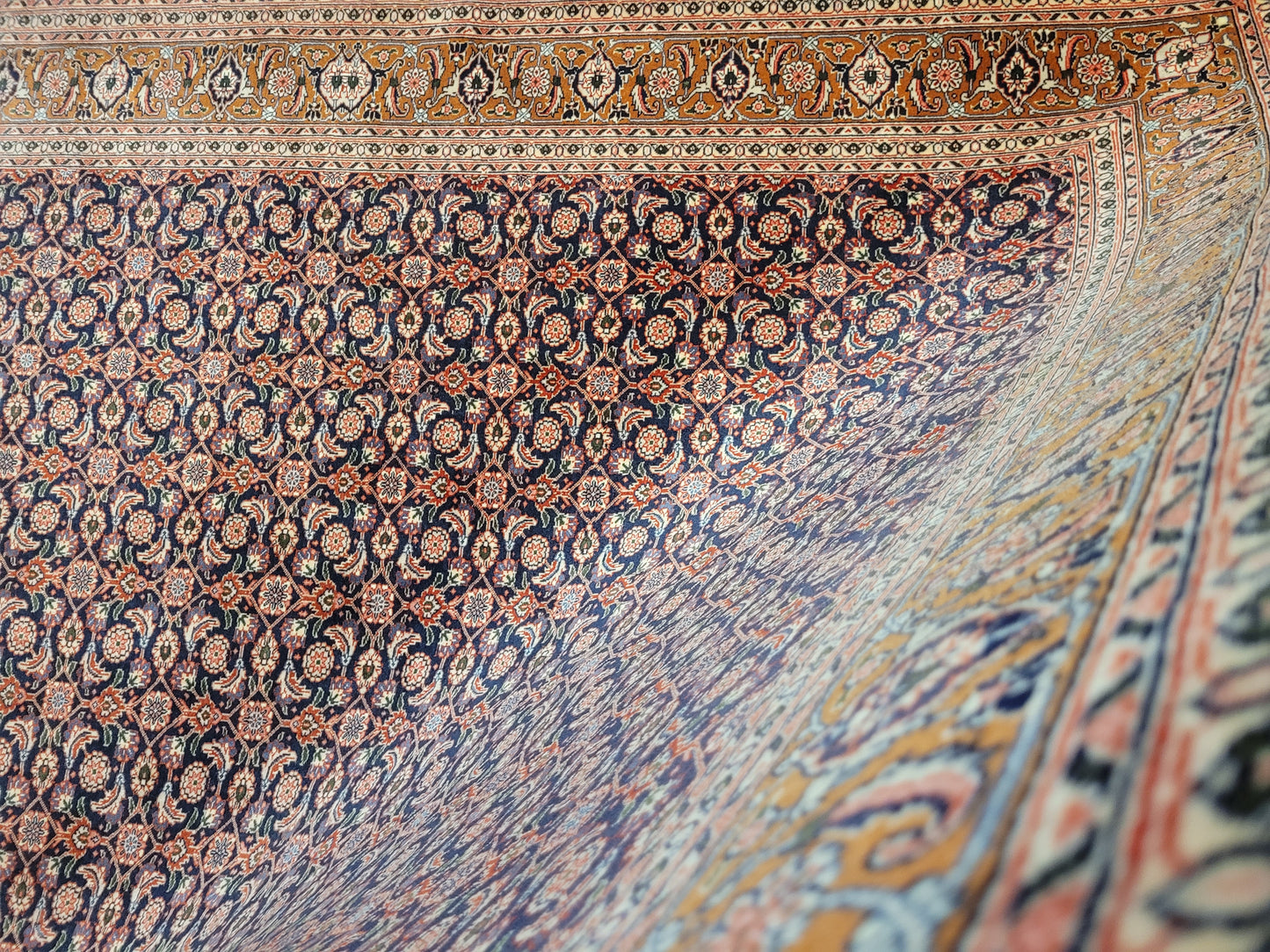 Täbriz Teppich Korkwolle fein florales Allover Muster