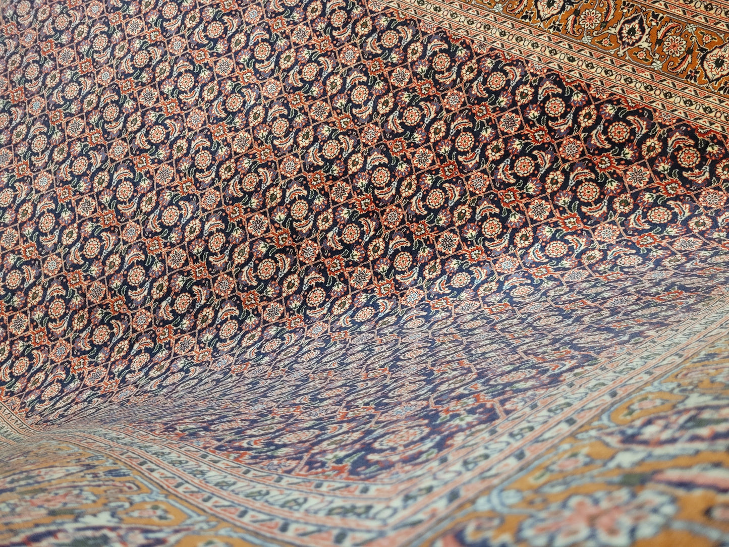 Täbriz Teppich Korkwolle fein florales Allover Muster