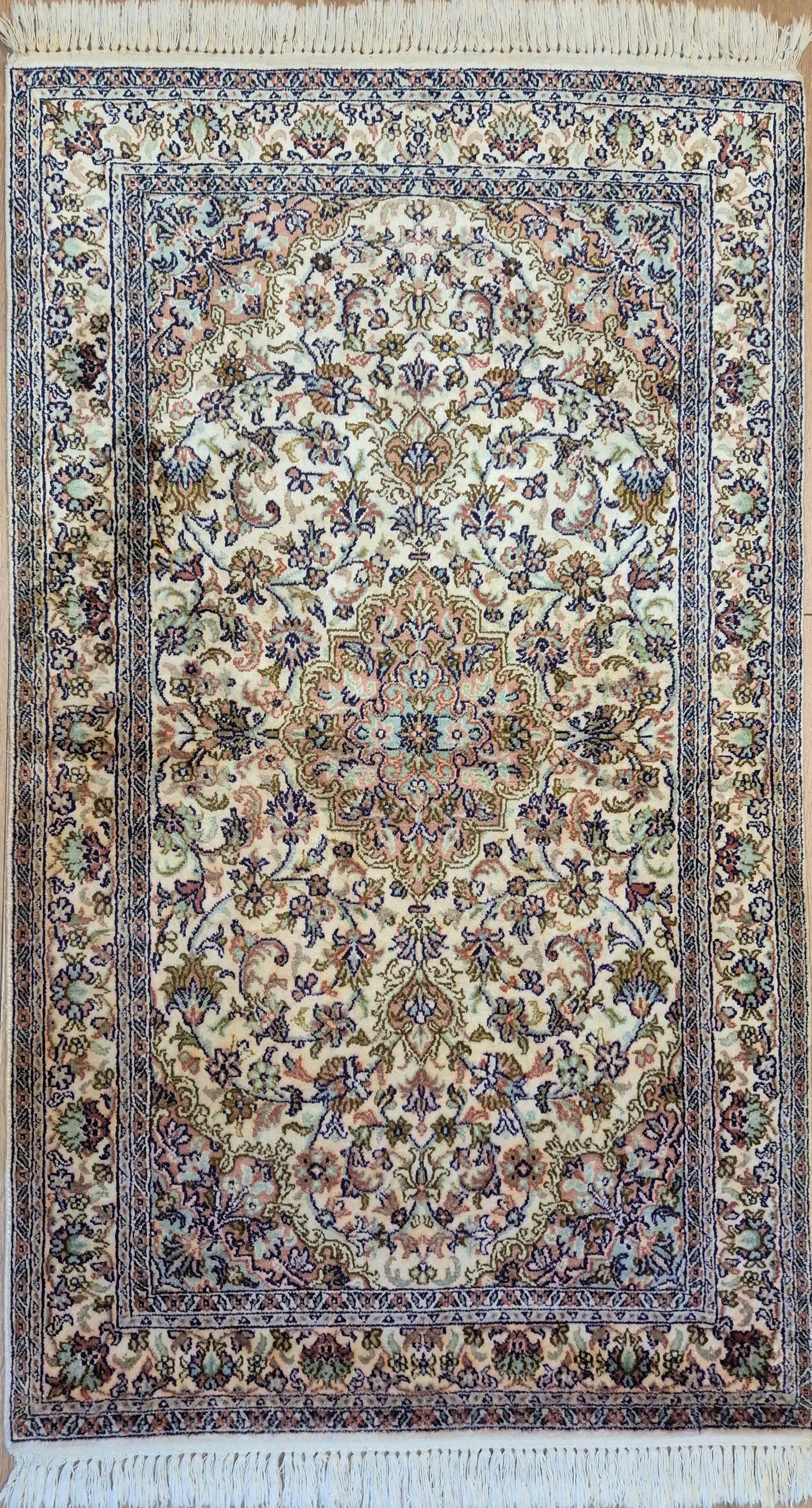 Kashmir Teppich Reine Seide Medaillon florale Musterung
