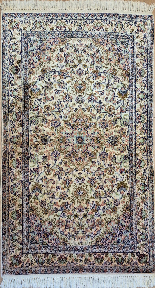 Kashmir Teppich Reine Seide Medaillon florale Musterung