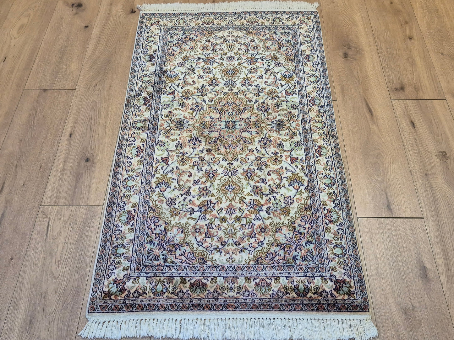 Kashmir Teppich Reine Seide Medaillon florale Musterung