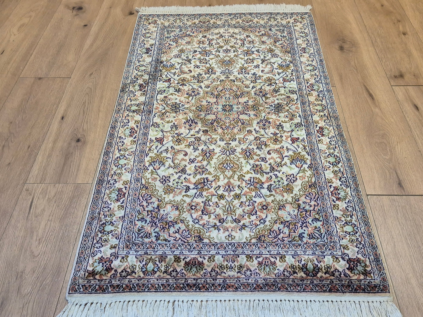 Kashmir Teppich Reine Seide Medaillon florale Musterung