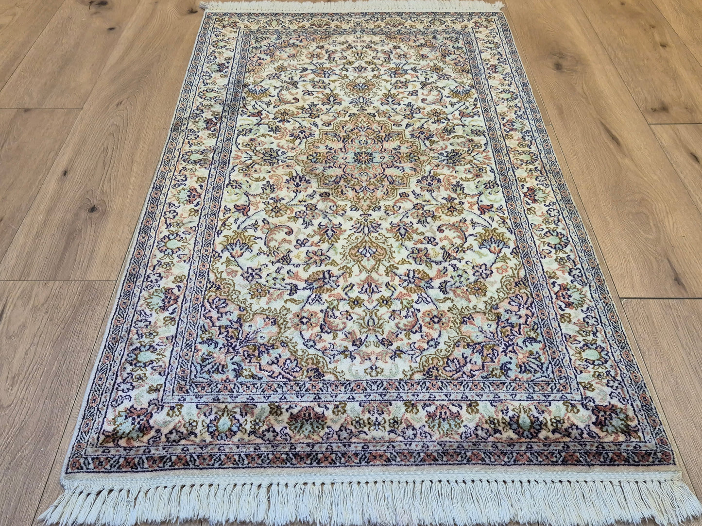 Kashmir Teppich Reine Seide Medaillon florale Musterung