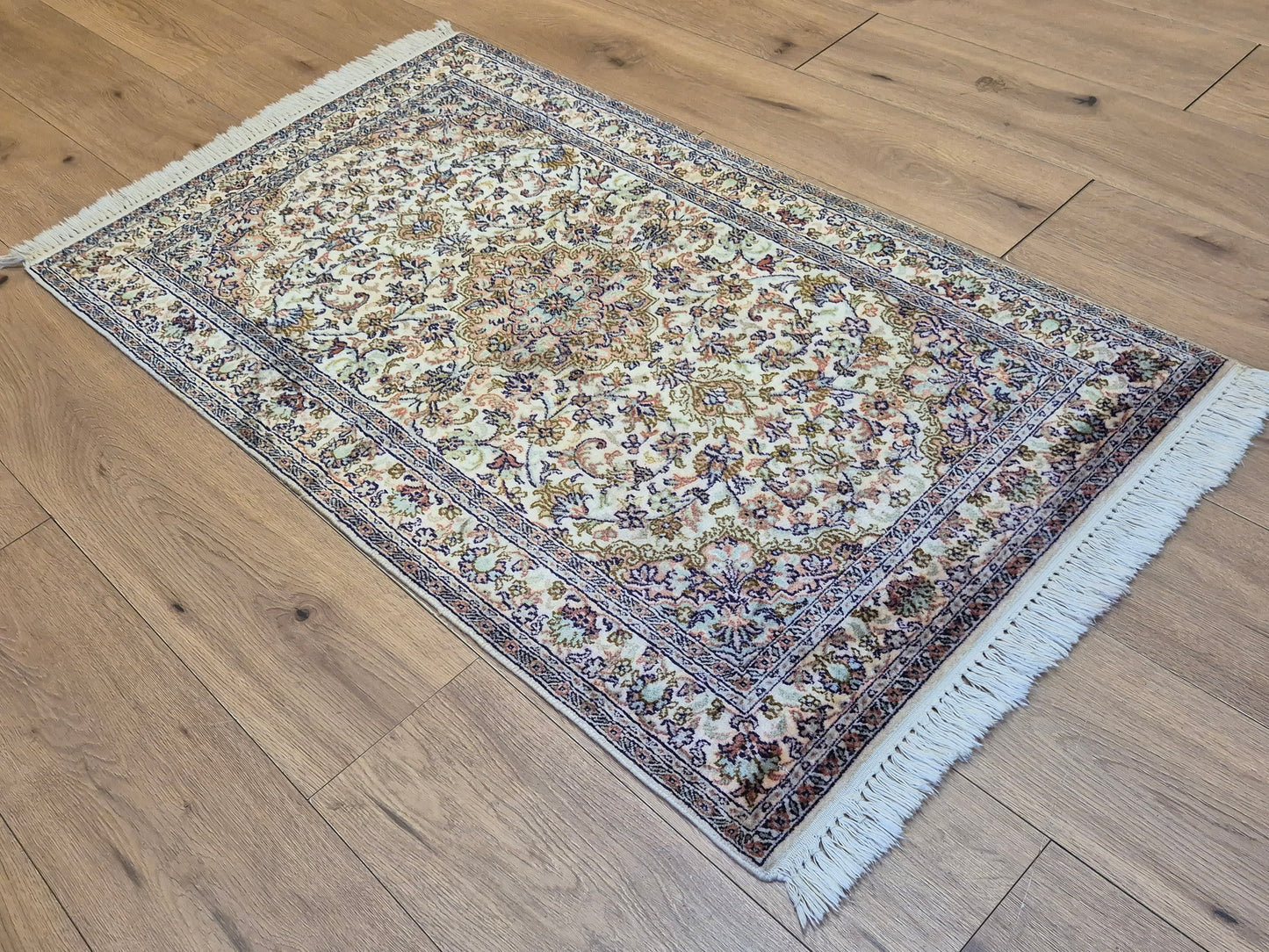 Kashmir Teppich Reine Seide Medaillon florale Musterung