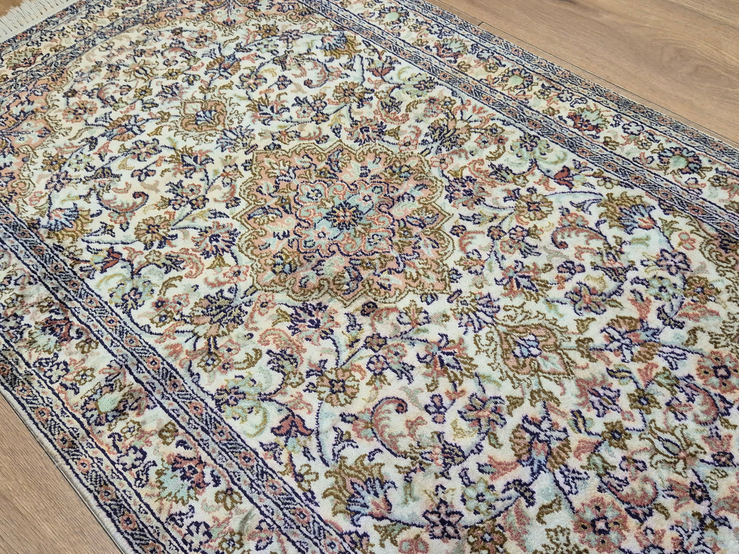 Kashmir Teppich Reine Seide Medaillon florale Musterung