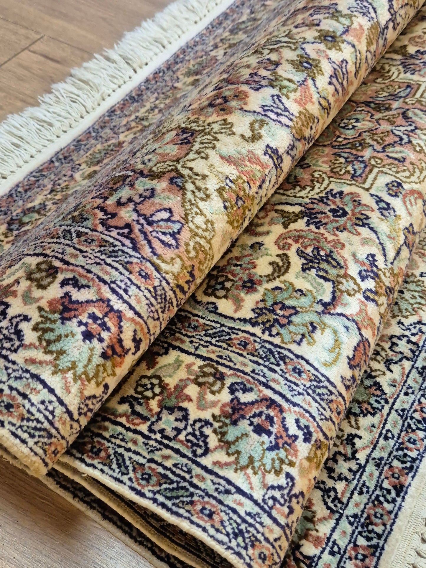 Kashmir Teppich Reine Seide Medaillon florale Musterung