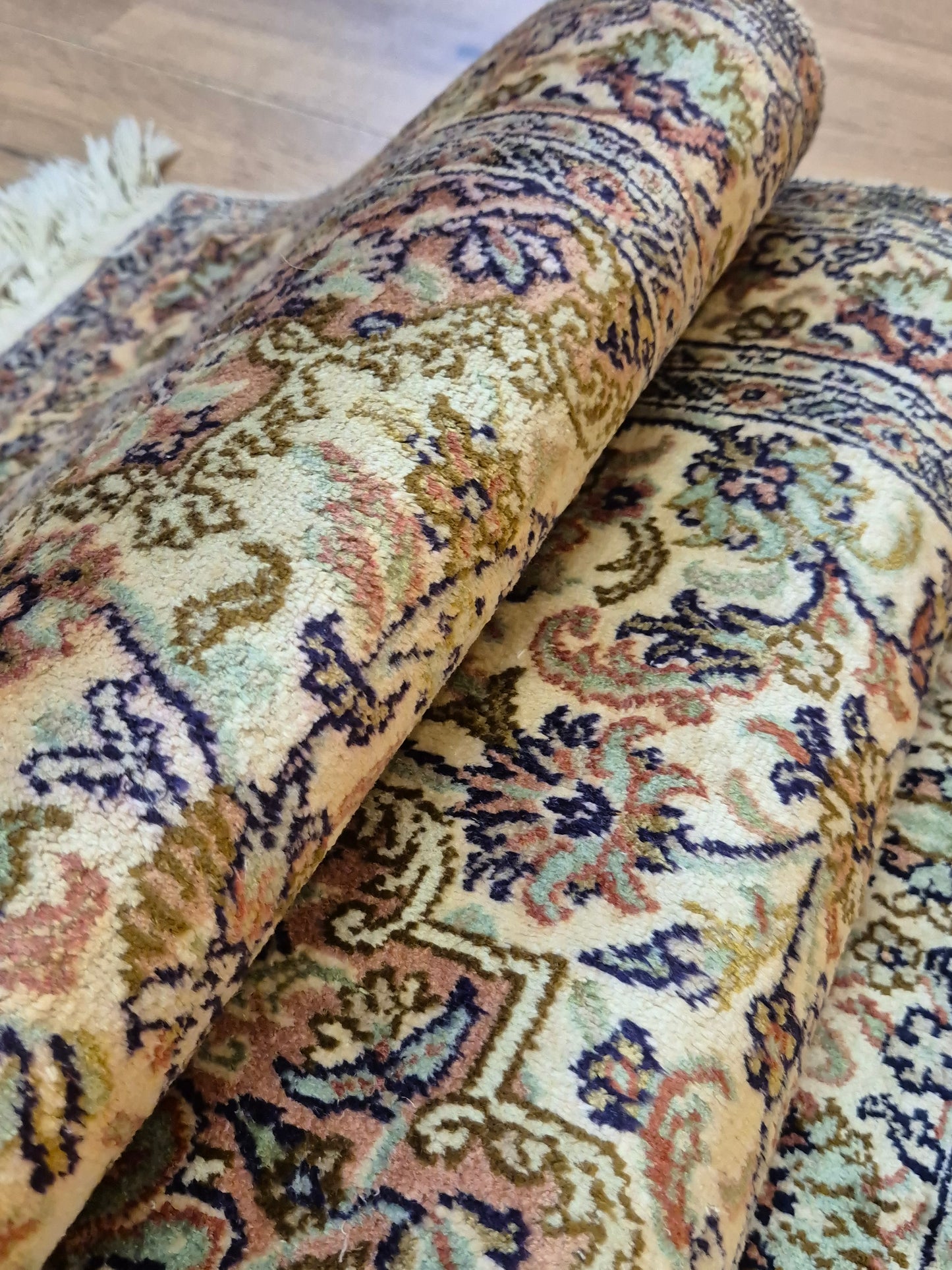 Kashmir Teppich Reine Seide Medaillon florale Musterung