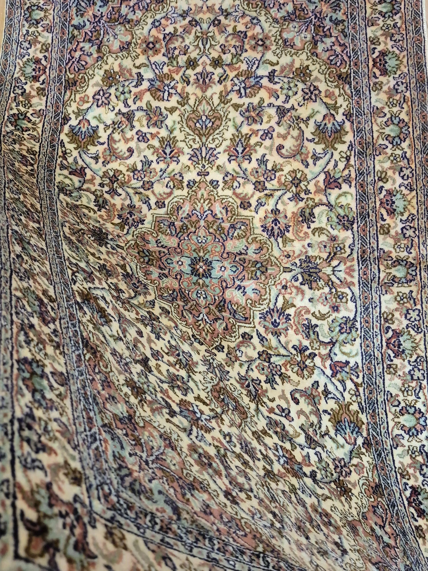 Kashmir Teppich Reine Seide Medaillon florale Musterung