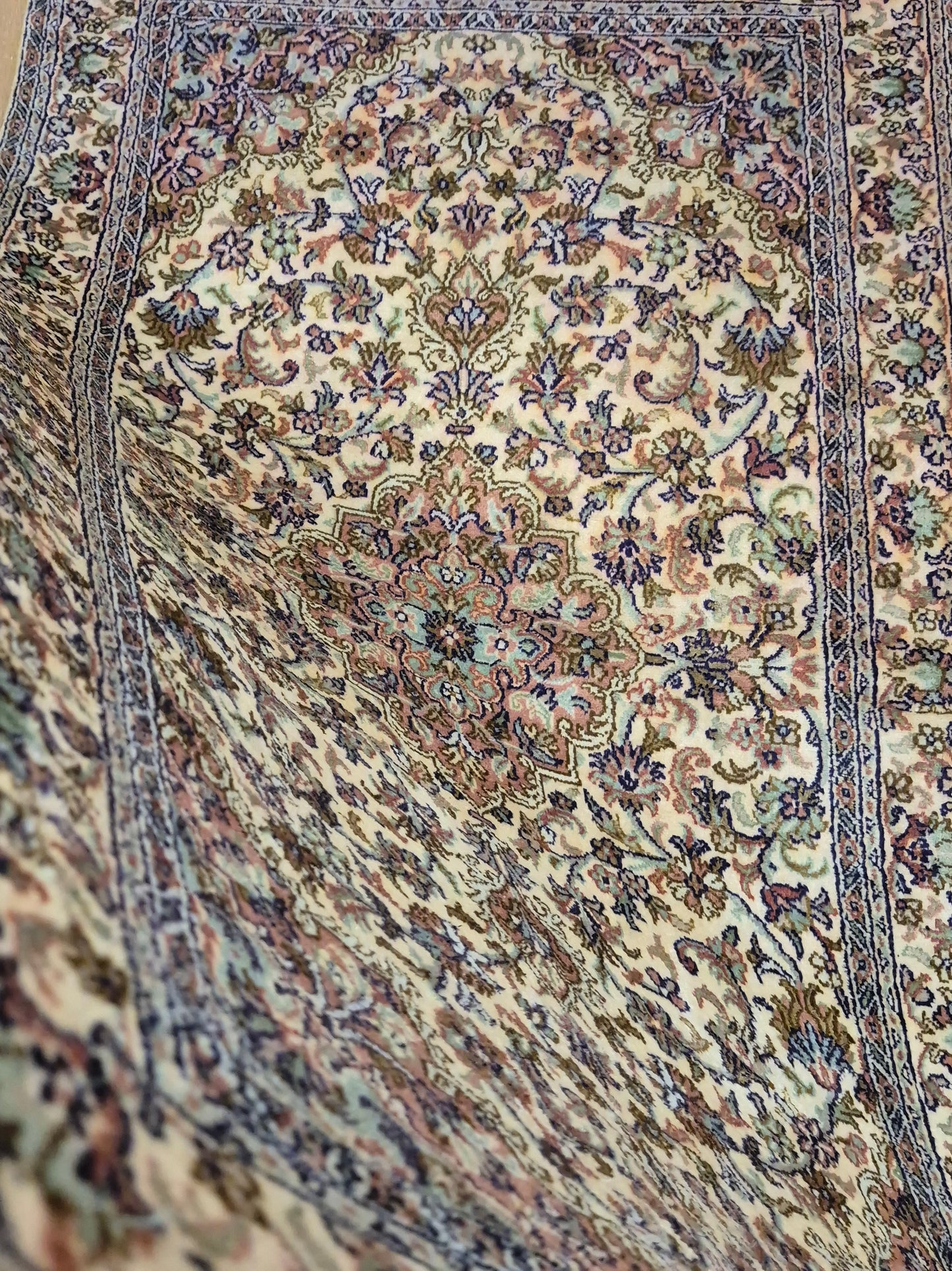 Kashmir Teppich Reine Seide Medaillon florale Musterung