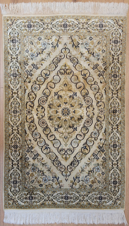 Ghom Teppich Seide Medaillon feine Knüpfung