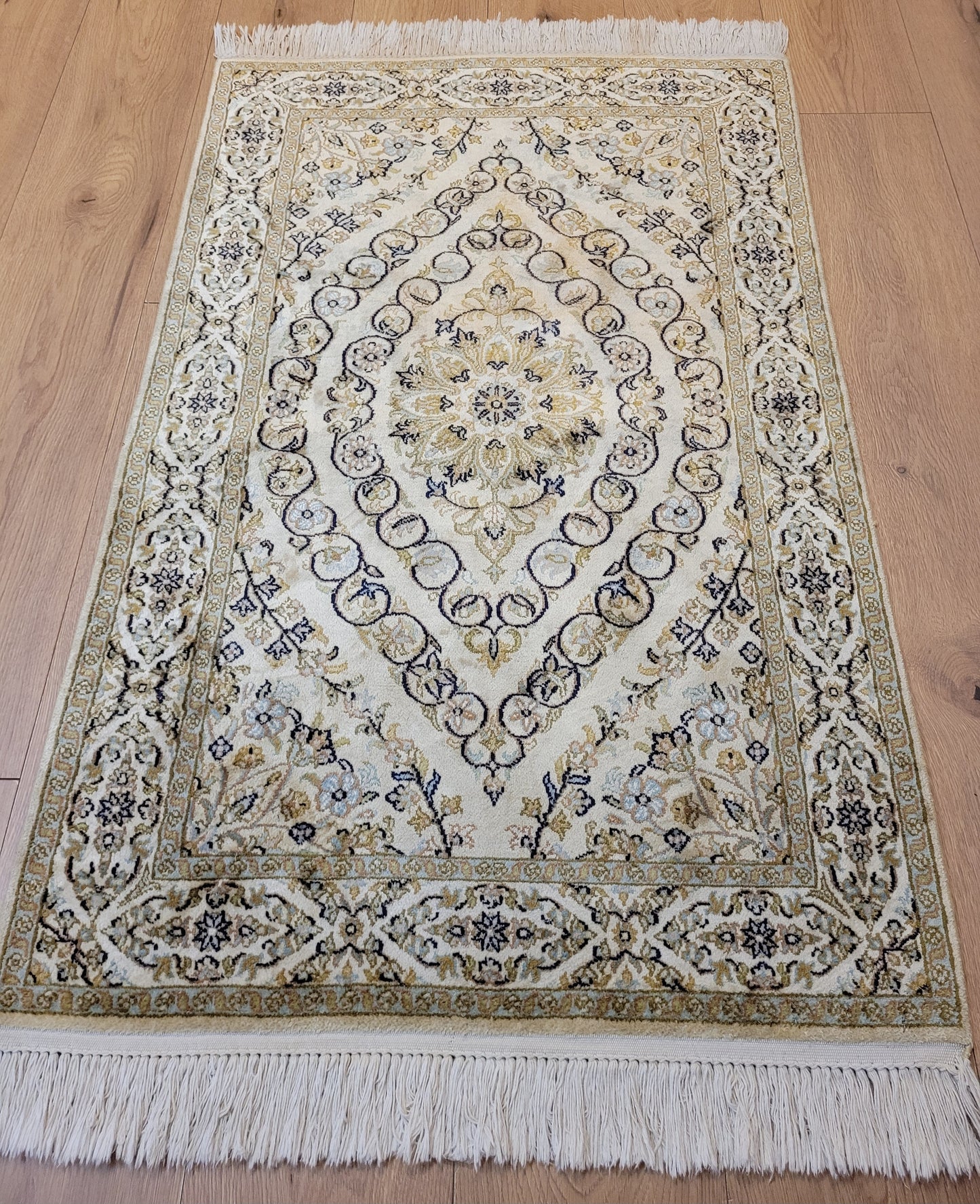 Ghom Teppich Seide Medaillon feine Knüpfung