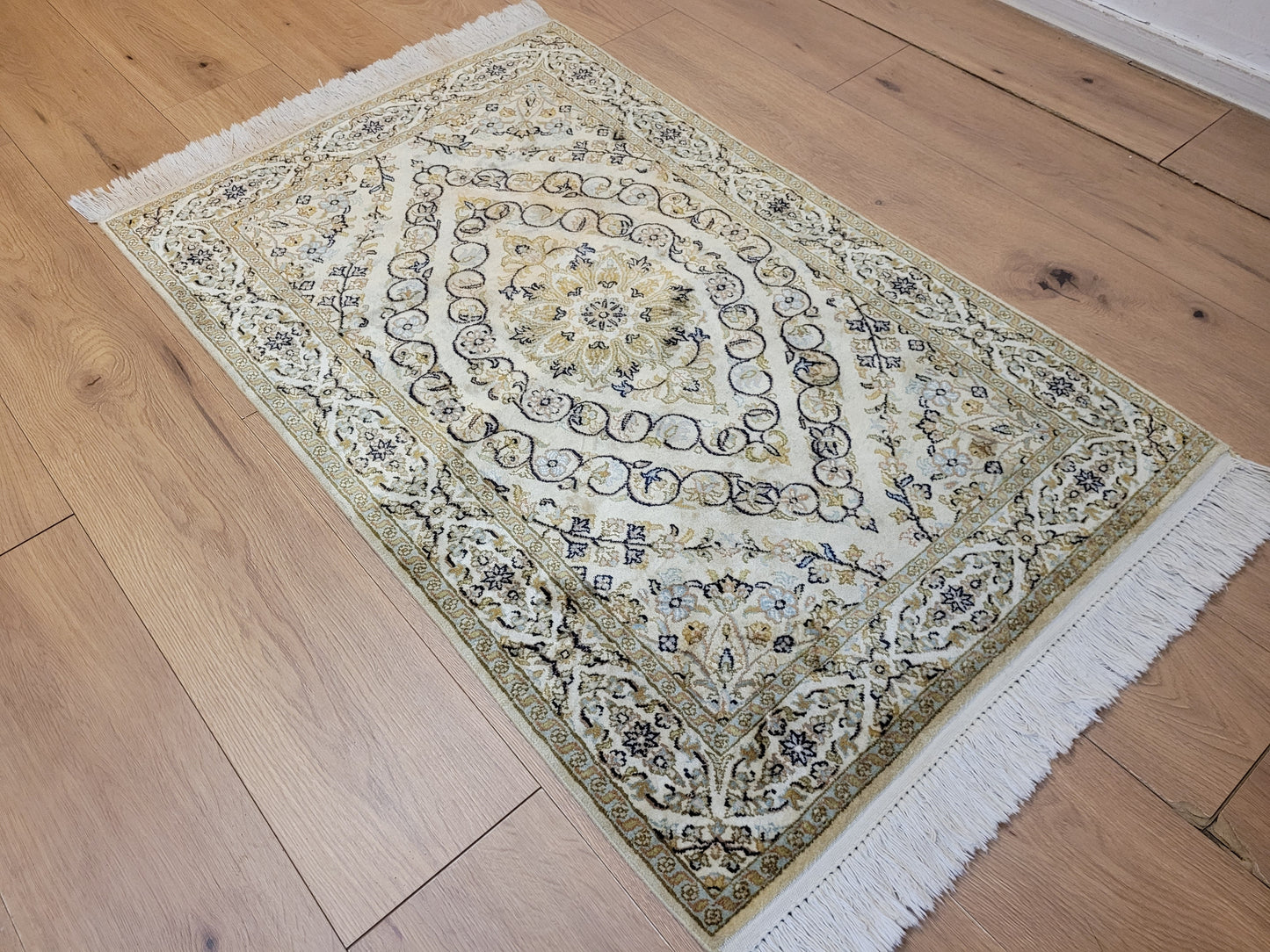 Ghom Teppich Seide Medaillon feine Knüpfung