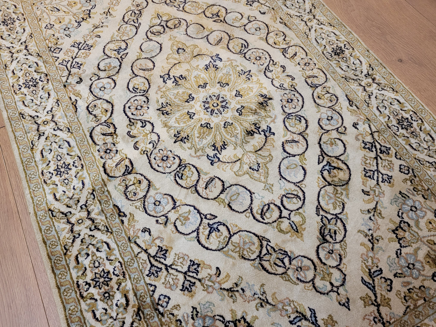 Ghom Teppich Seide Medaillon feine Knüpfung