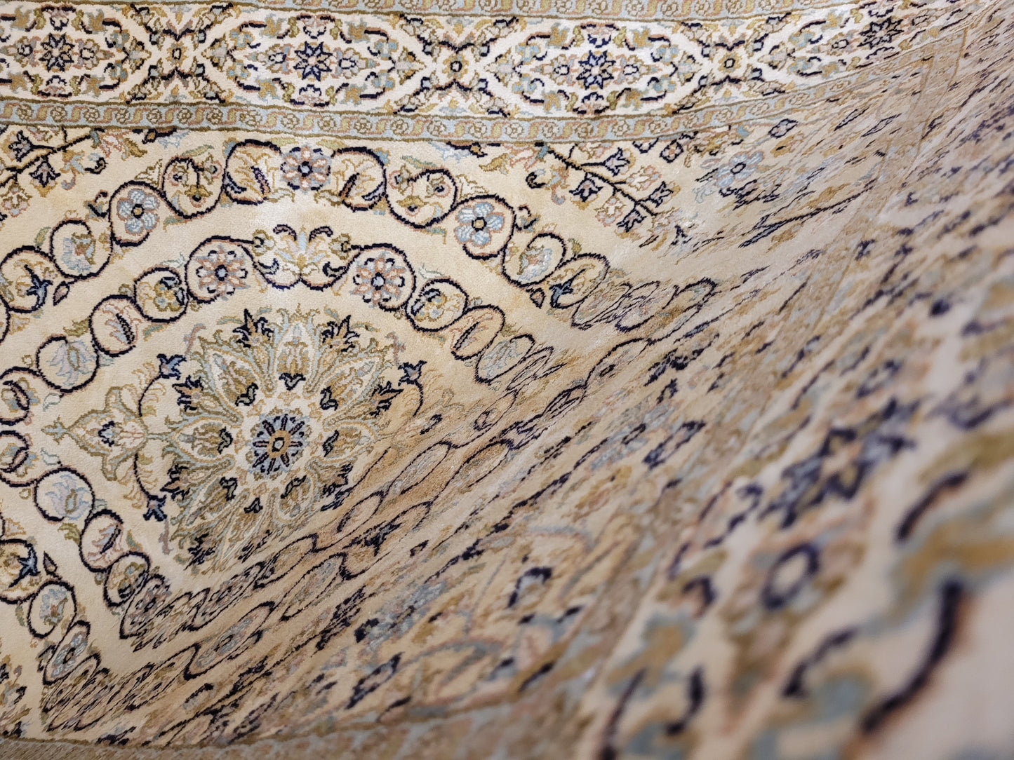 Ghom Teppich Seide Medaillon feine Knüpfung