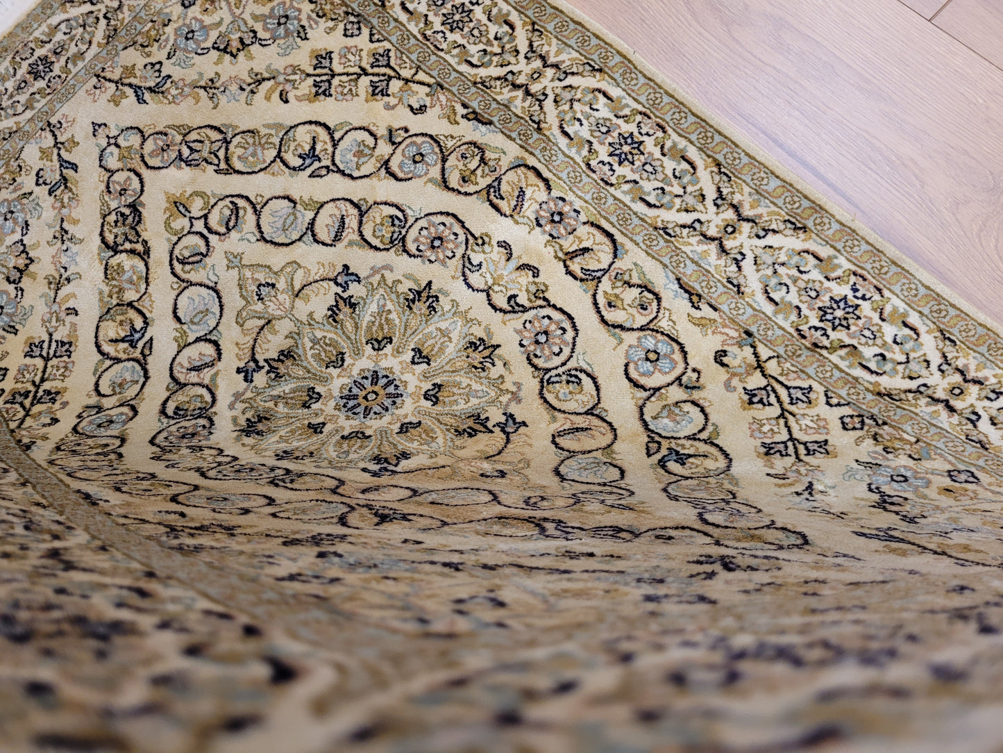 Ghom Teppich Seide Medaillon feine Knüpfung