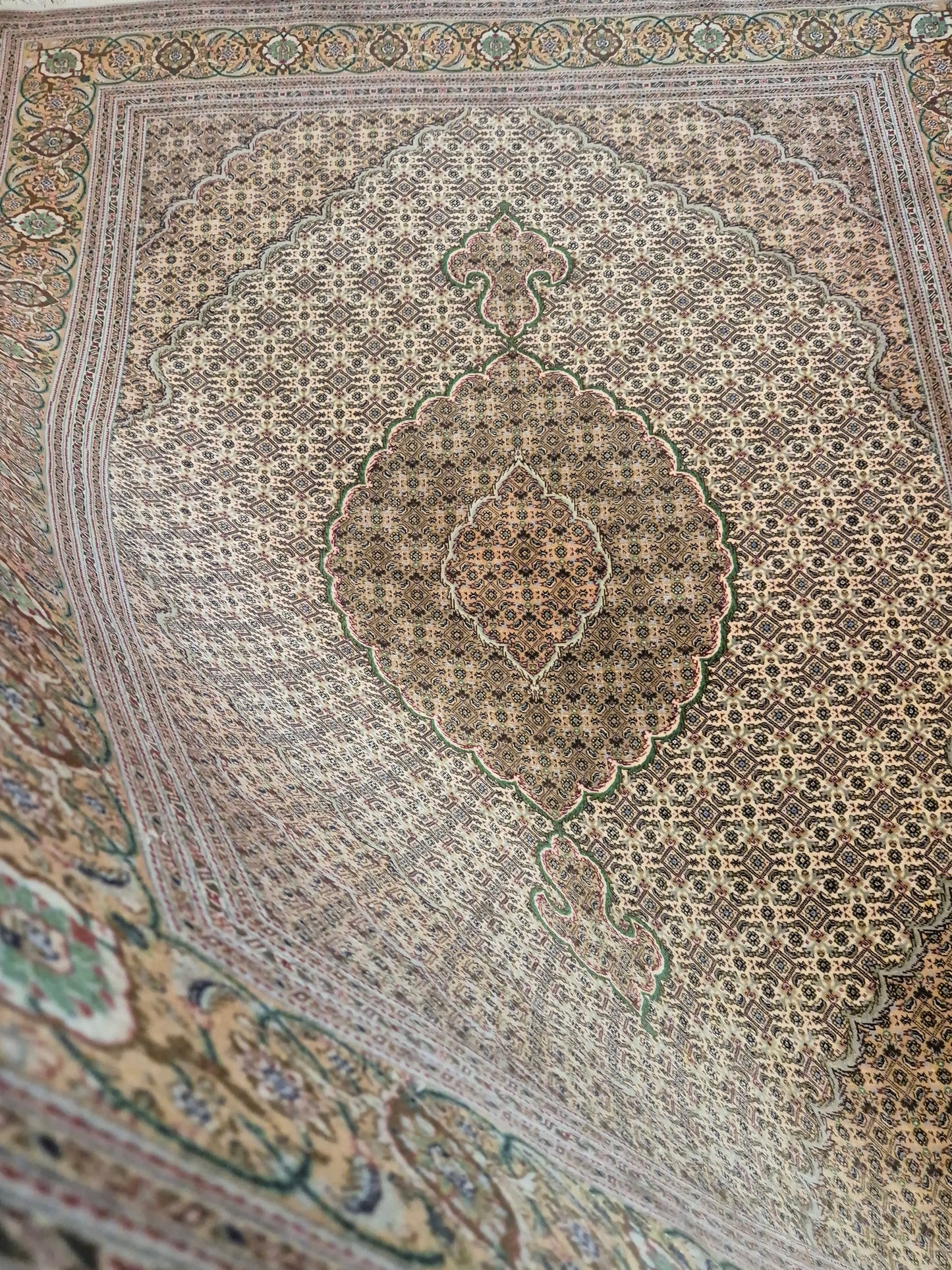 Täbriz Teppich Korkwolle mit Seide feine Knüpfung