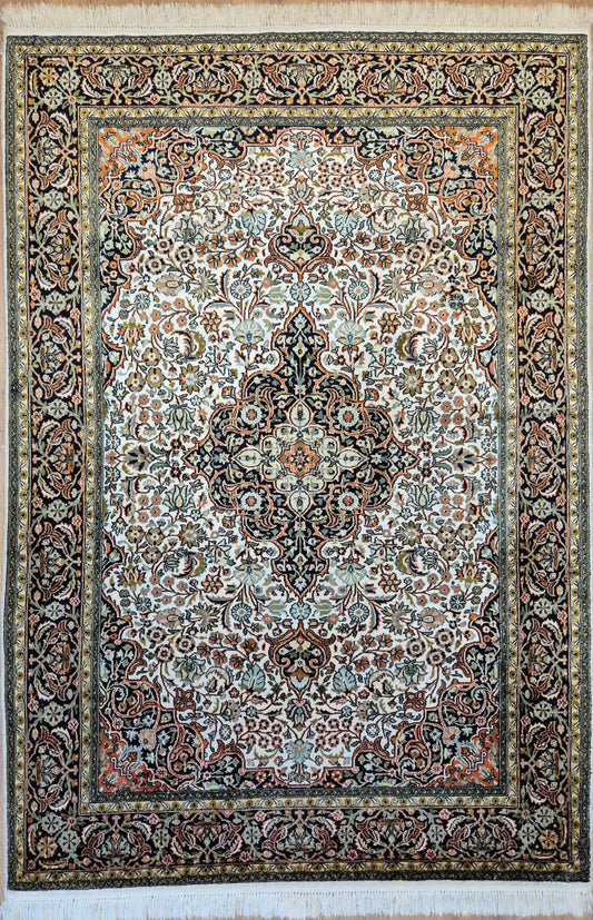 Kashmir Teppich Reine Seide Medaillon florales Design