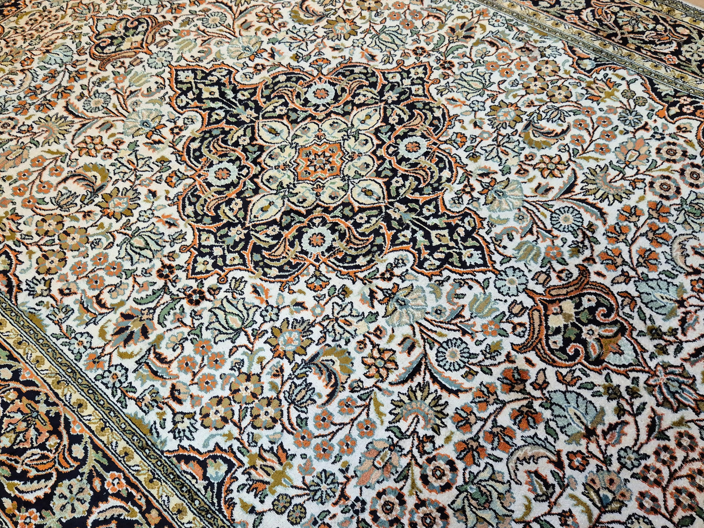 Kashmir Teppich Reine Seide Medaillon florales Design