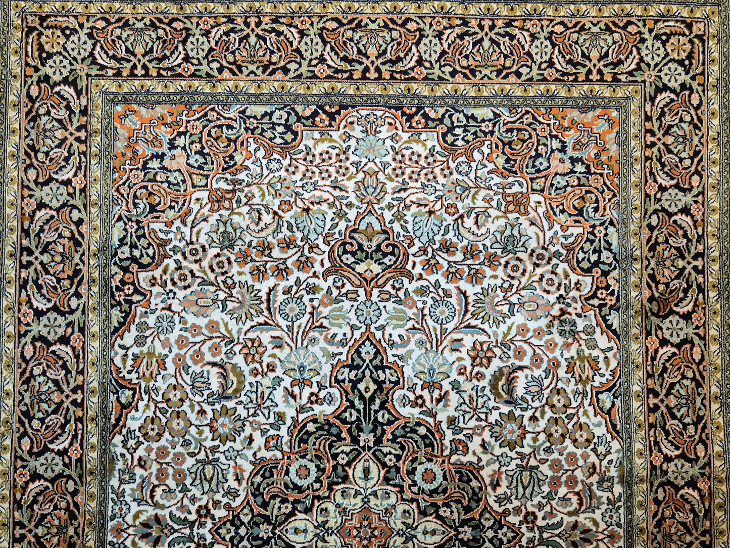 Kashmir Teppich Reine Seide Medaillon florales Design