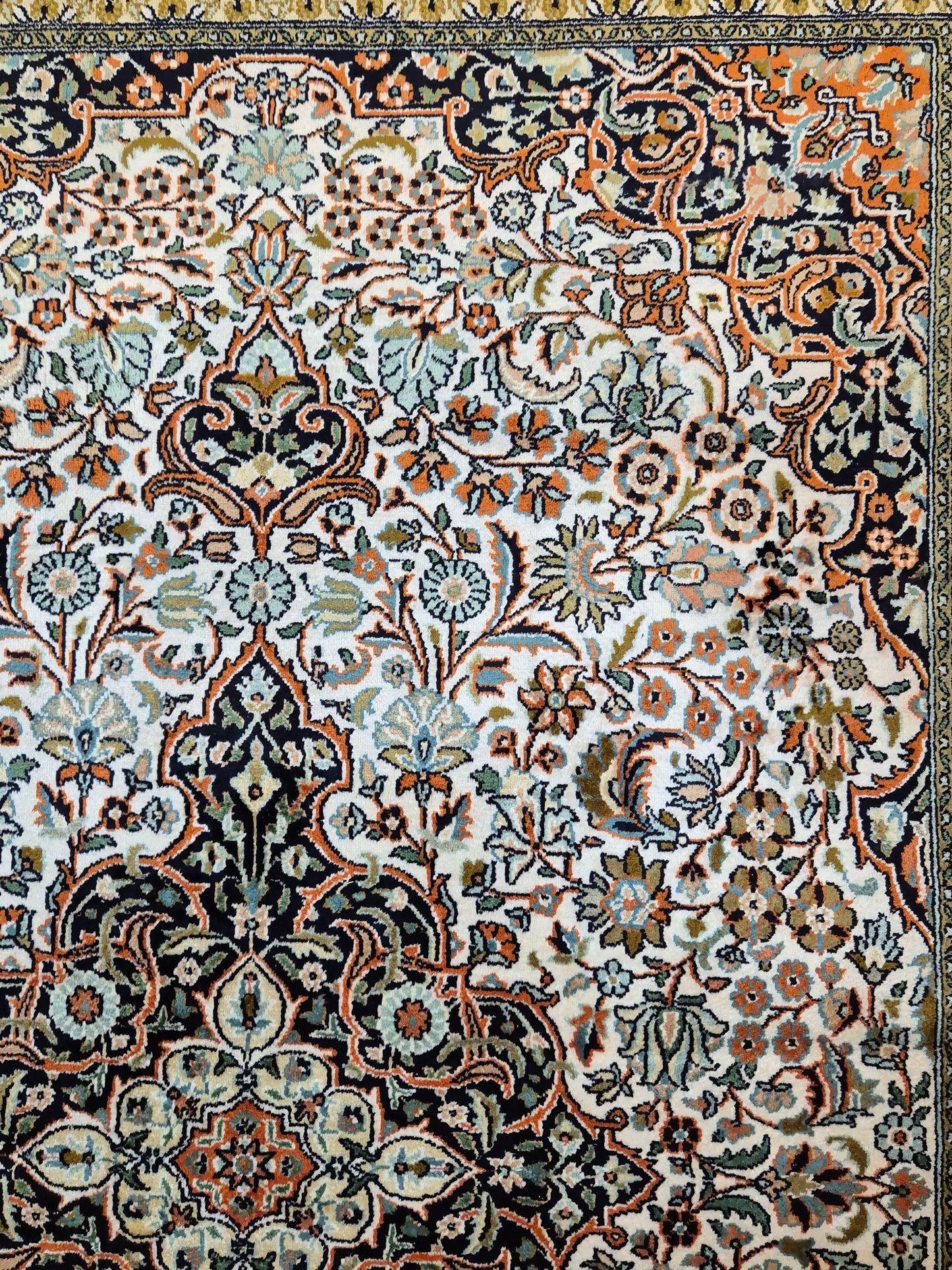 Kashmir Teppich Reine Seide Medaillon florales Design