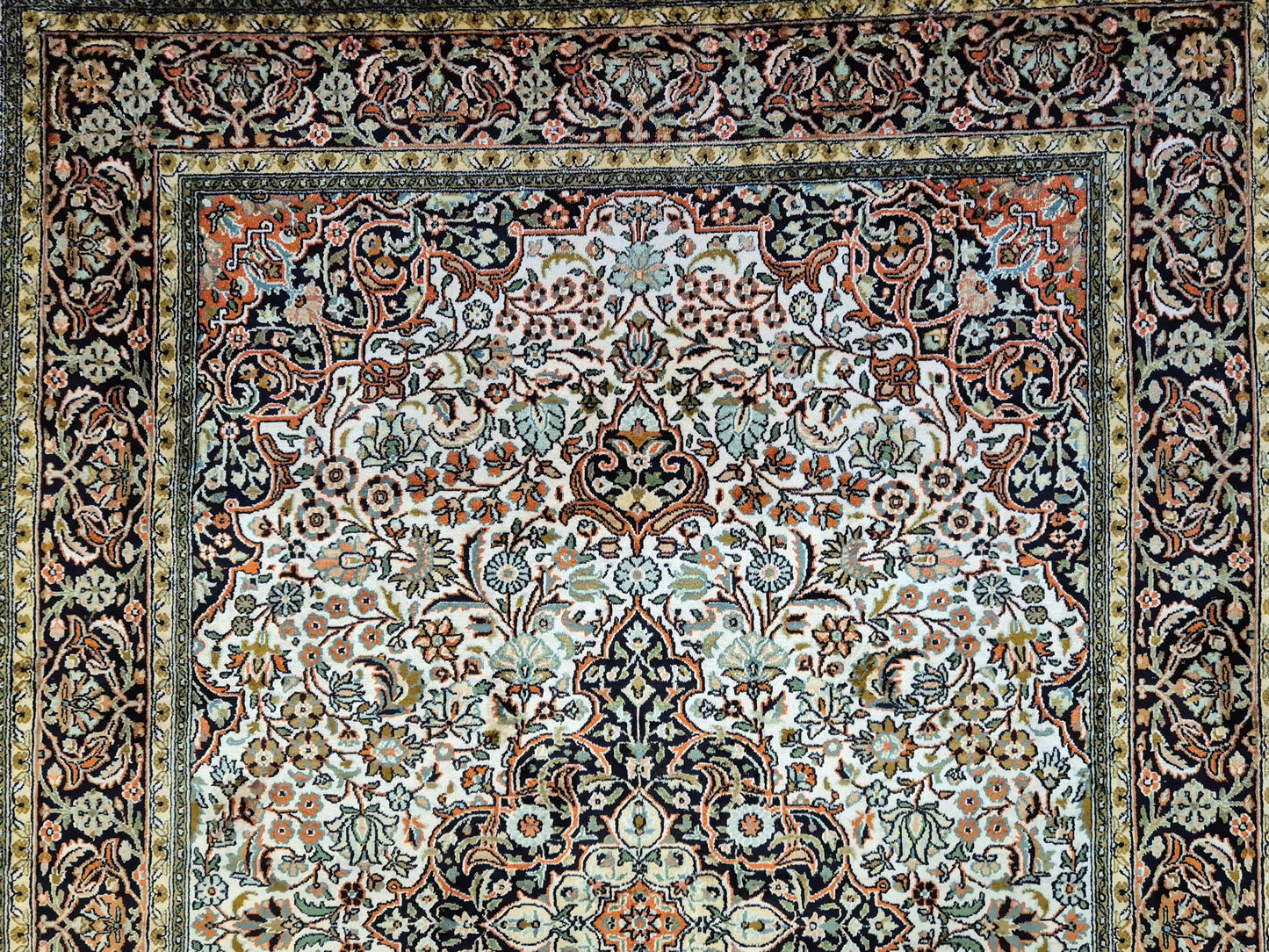 Kashmir Teppich Reine Seide Medaillon florales Design