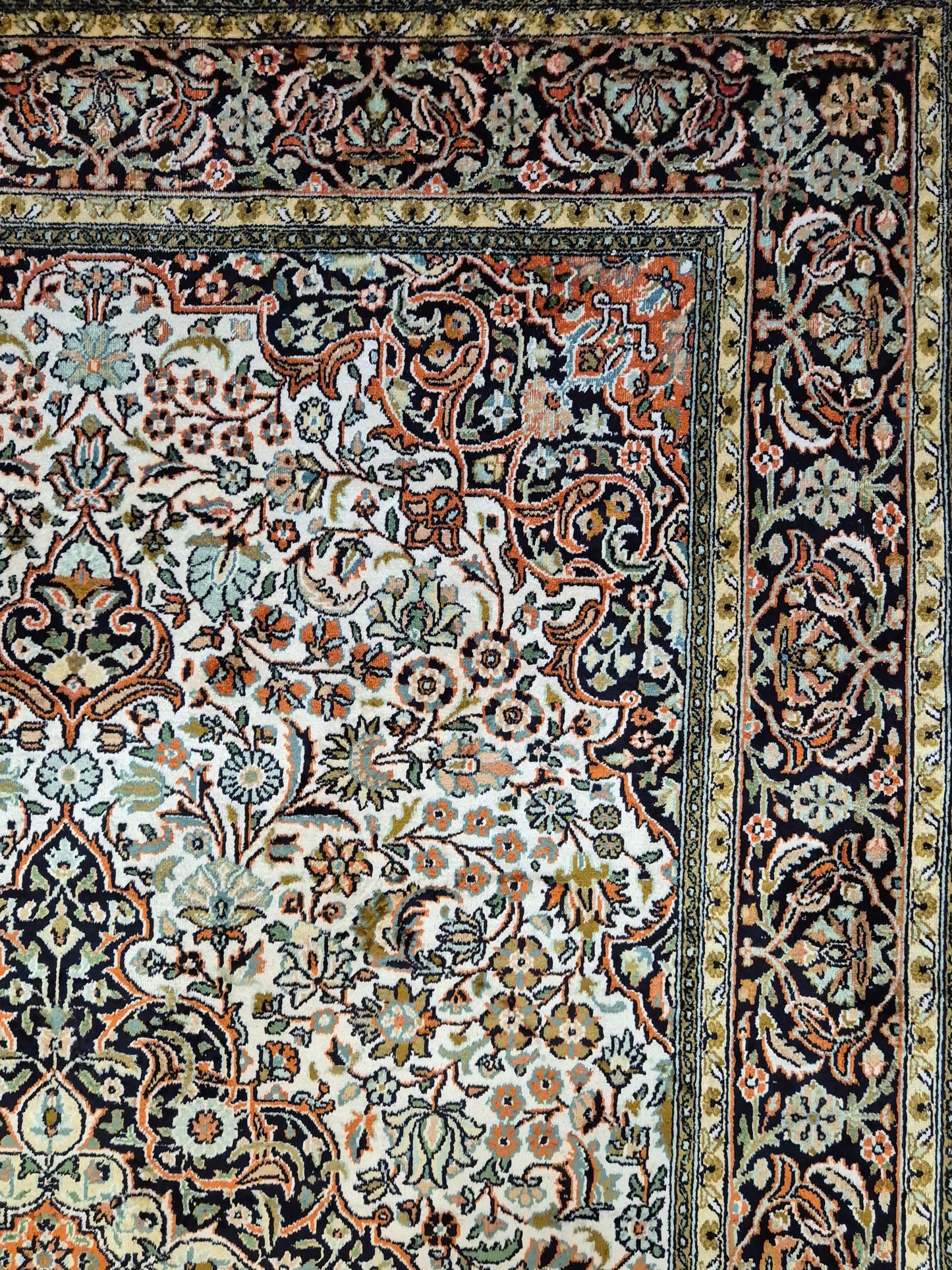 Kashmir Teppich Reine Seide Medaillon florales Design
