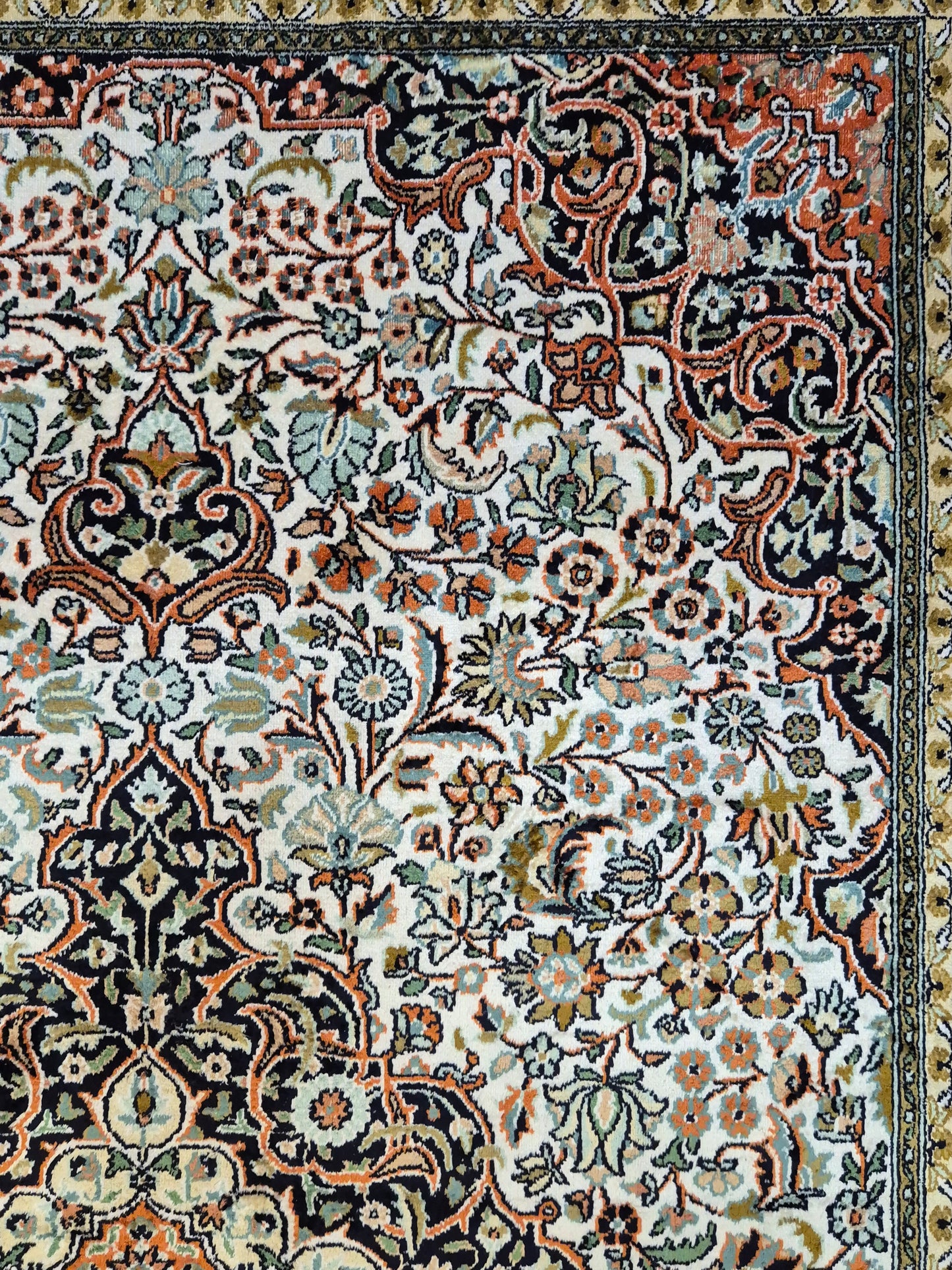 Kashmir Teppich Reine Seide Medaillon florales Design