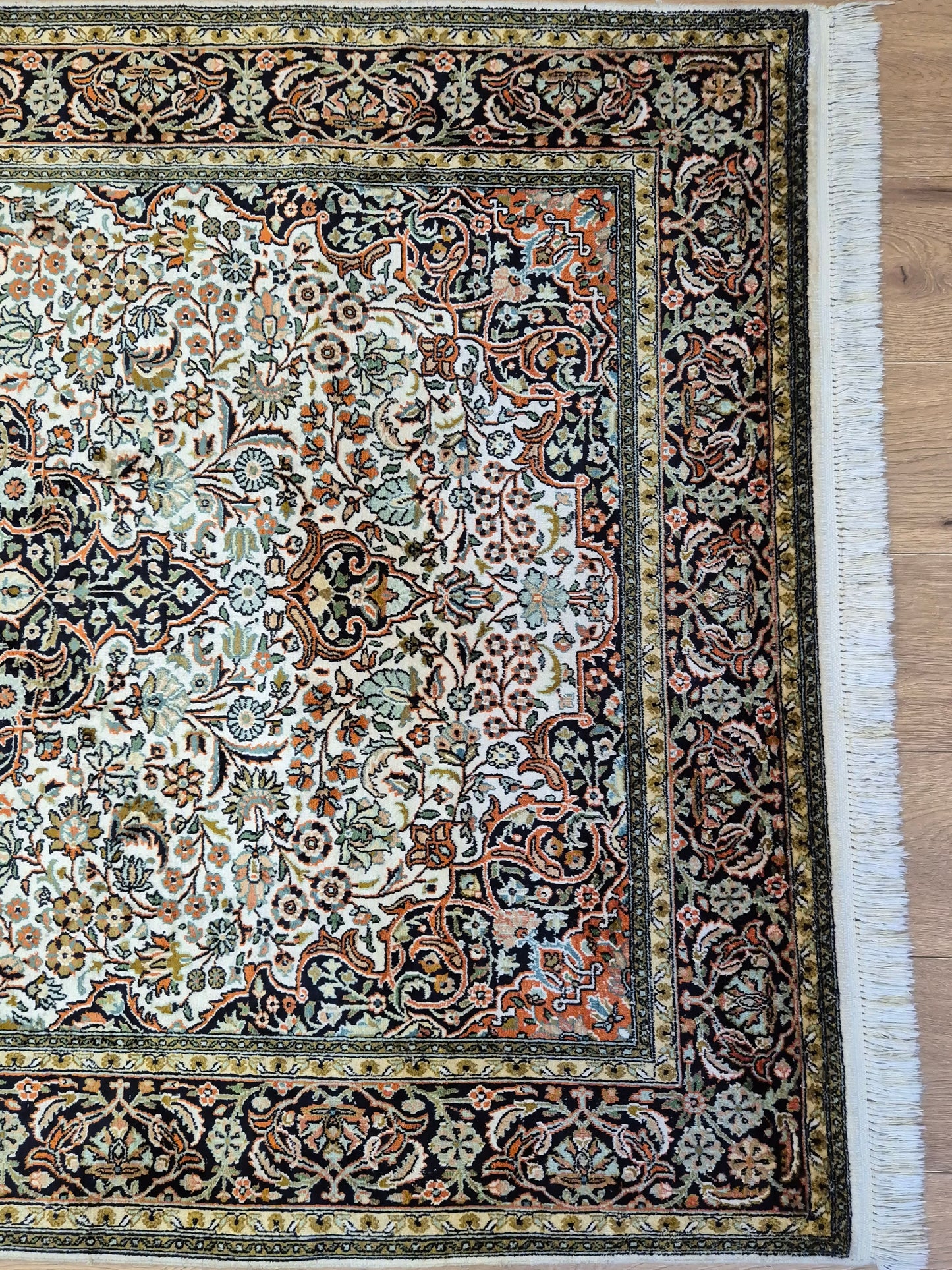 Kashmir Teppich Reine Seide Medaillon florales Design