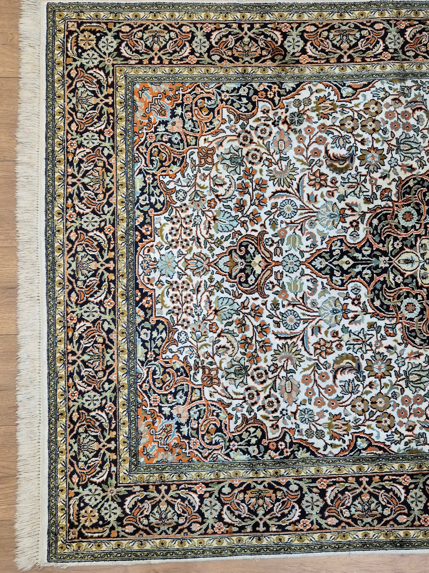 Kashmir Teppich Reine Seide Medaillon florales Design
