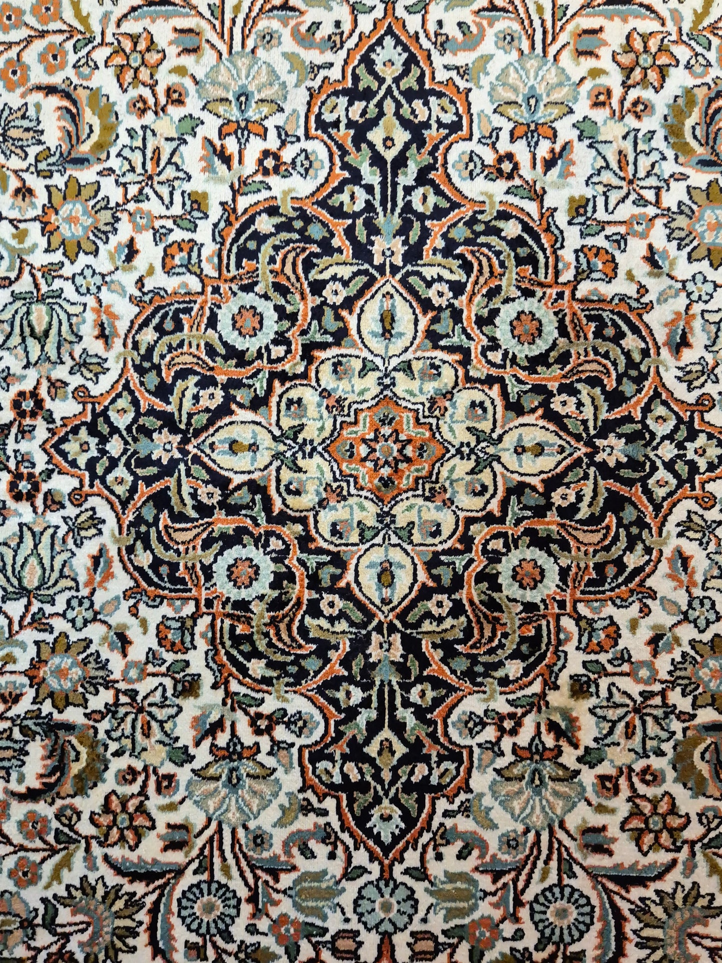 Kashmir Teppich Reine Seide Medaillon florales Design