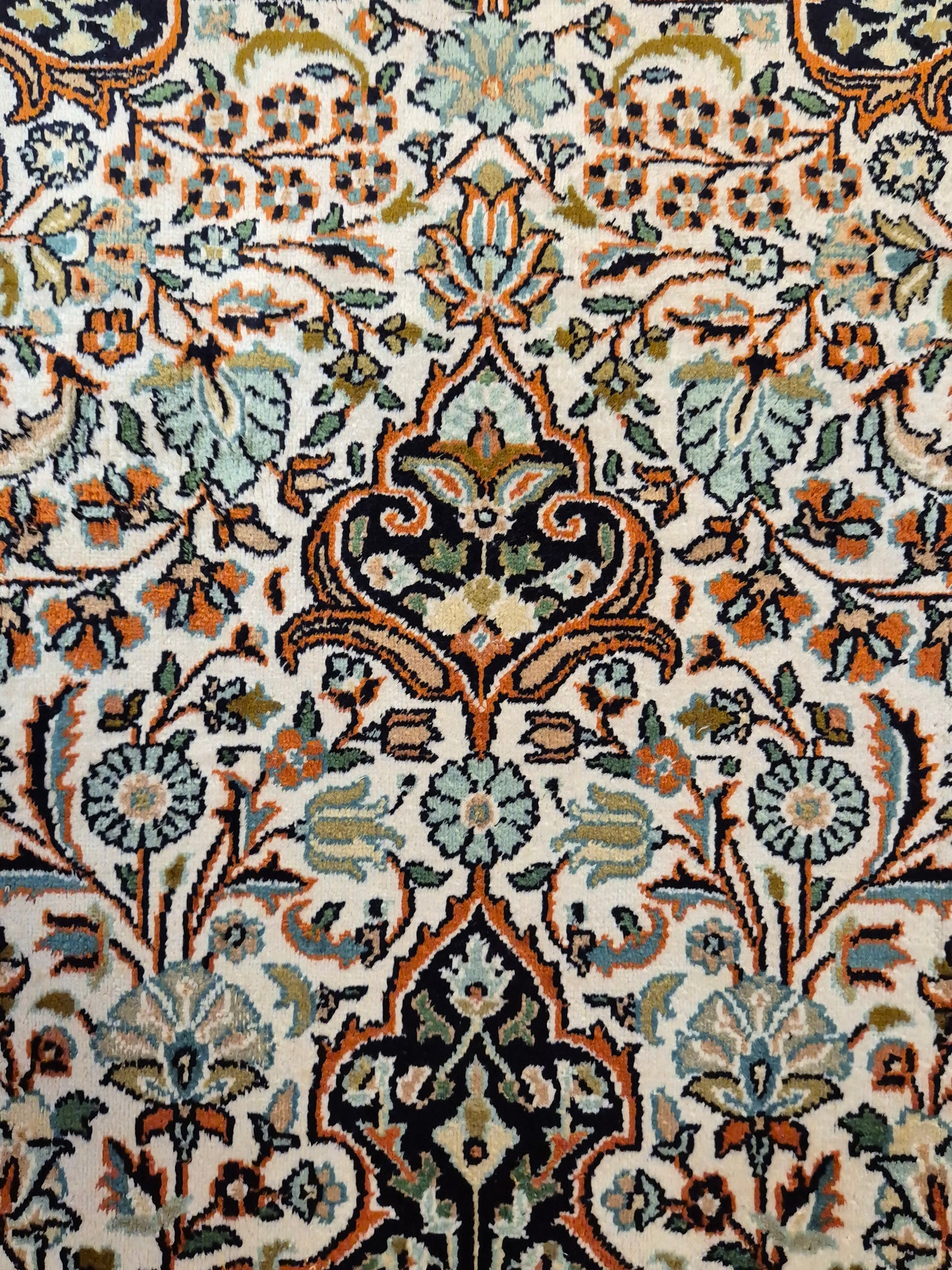 Kashmir Teppich Reine Seide Medaillon florales Design