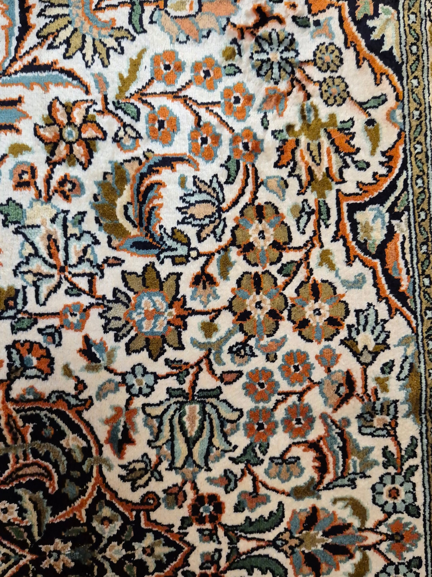 Kashmir Teppich Reine Seide Medaillon florales Design