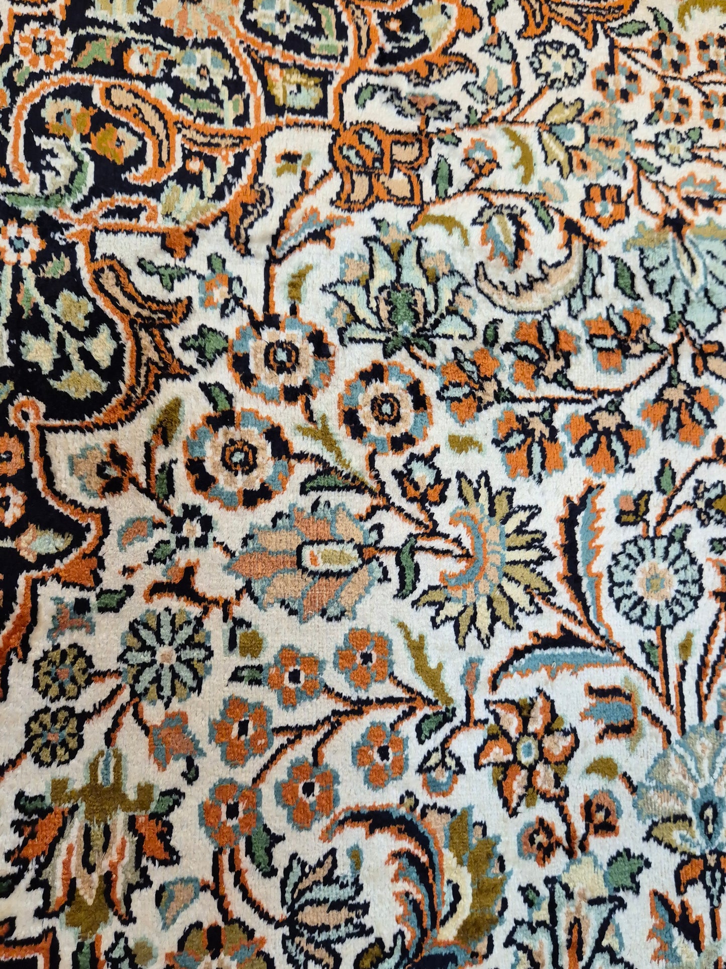 Kashmir Teppich Reine Seide Medaillon florales Design