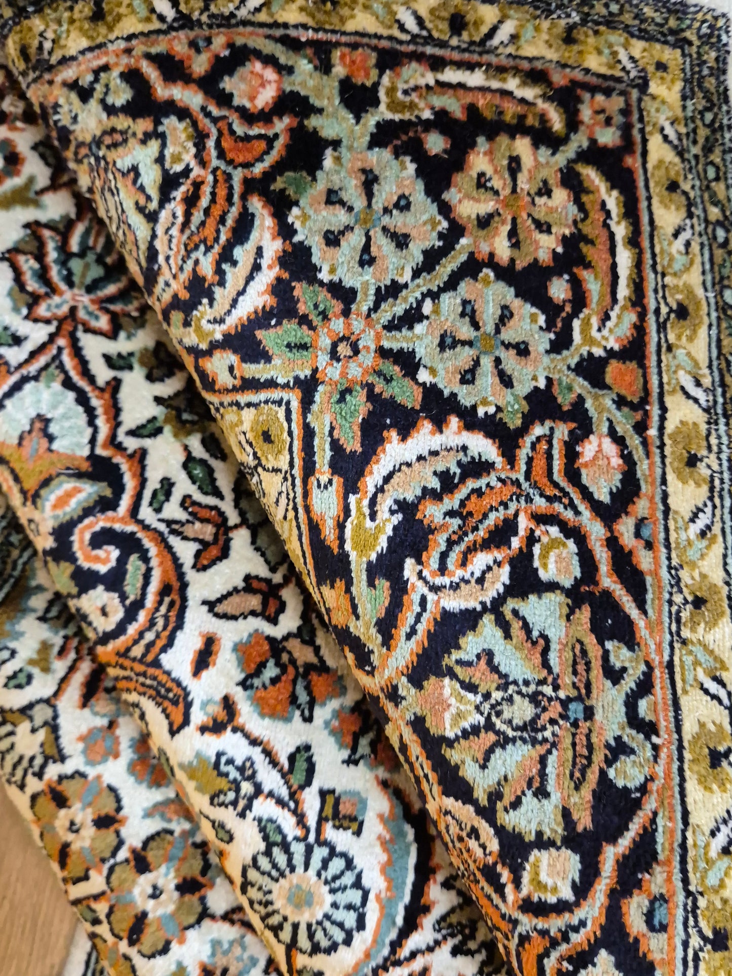Kashmir Teppich Reine Seide Medaillon florales Design