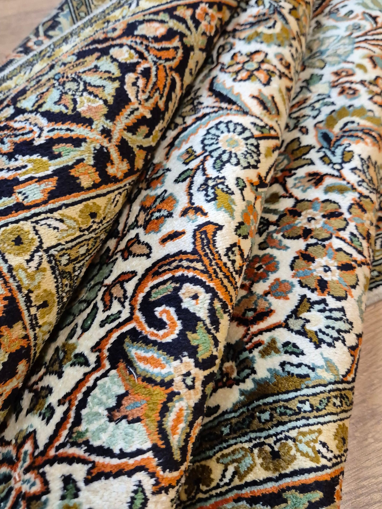 Kashmir Teppich Reine Seide Medaillon florales Design