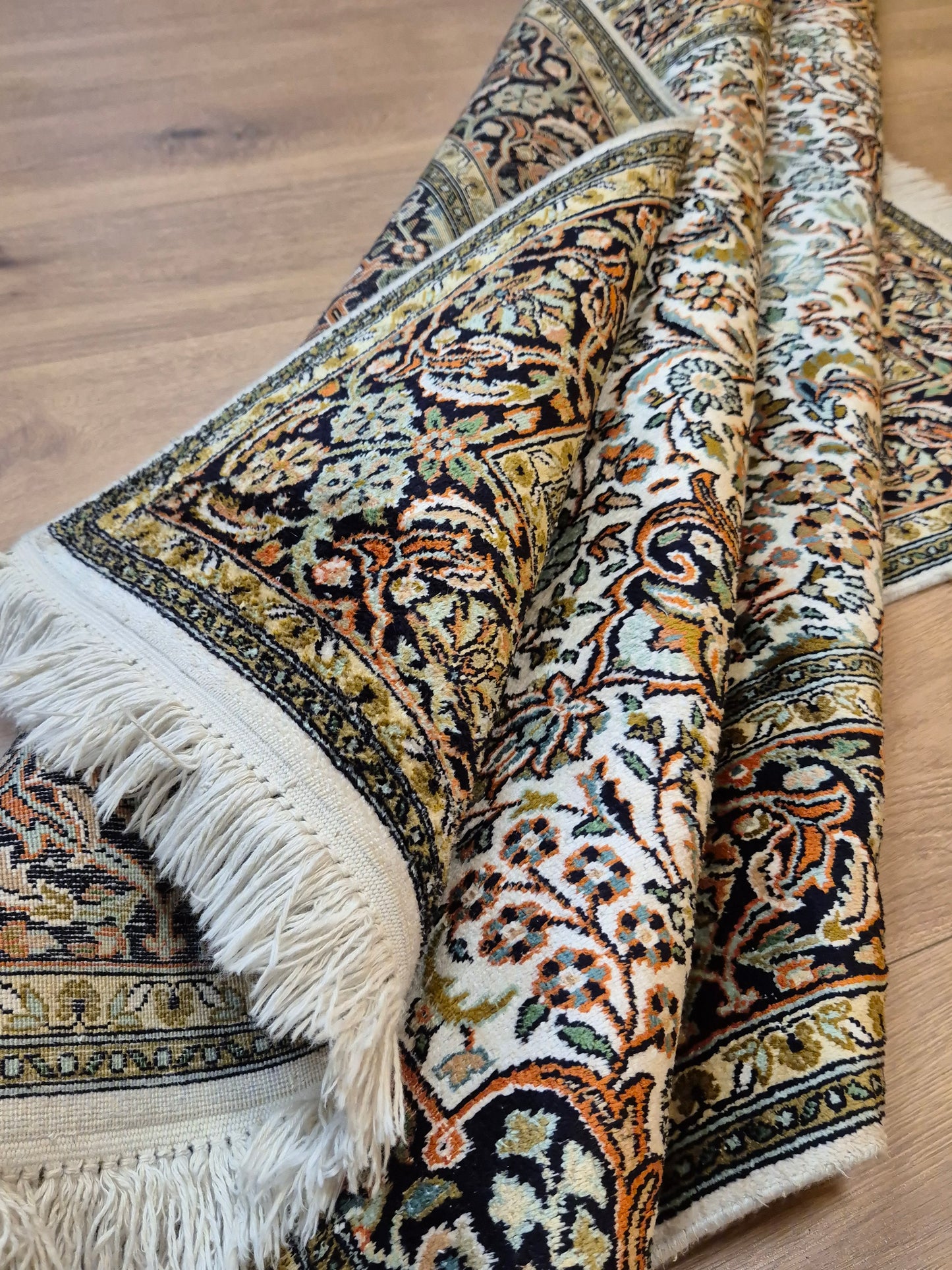 Kashmir Teppich Reine Seide Medaillon florales Design